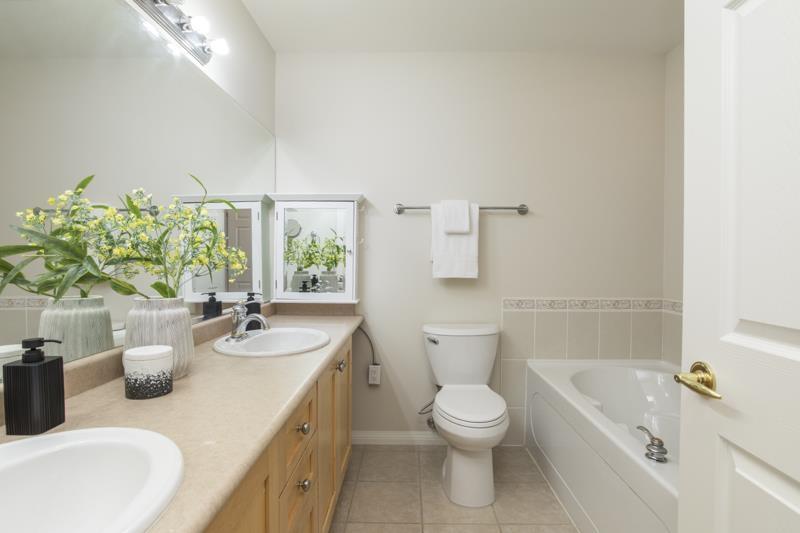 3 Bed, 3 Bath Duplex for Sale in Surrey – 7 3387 KING GEORGE BOULEVARD, Surrey – MLS# R3131920 - Image 19
