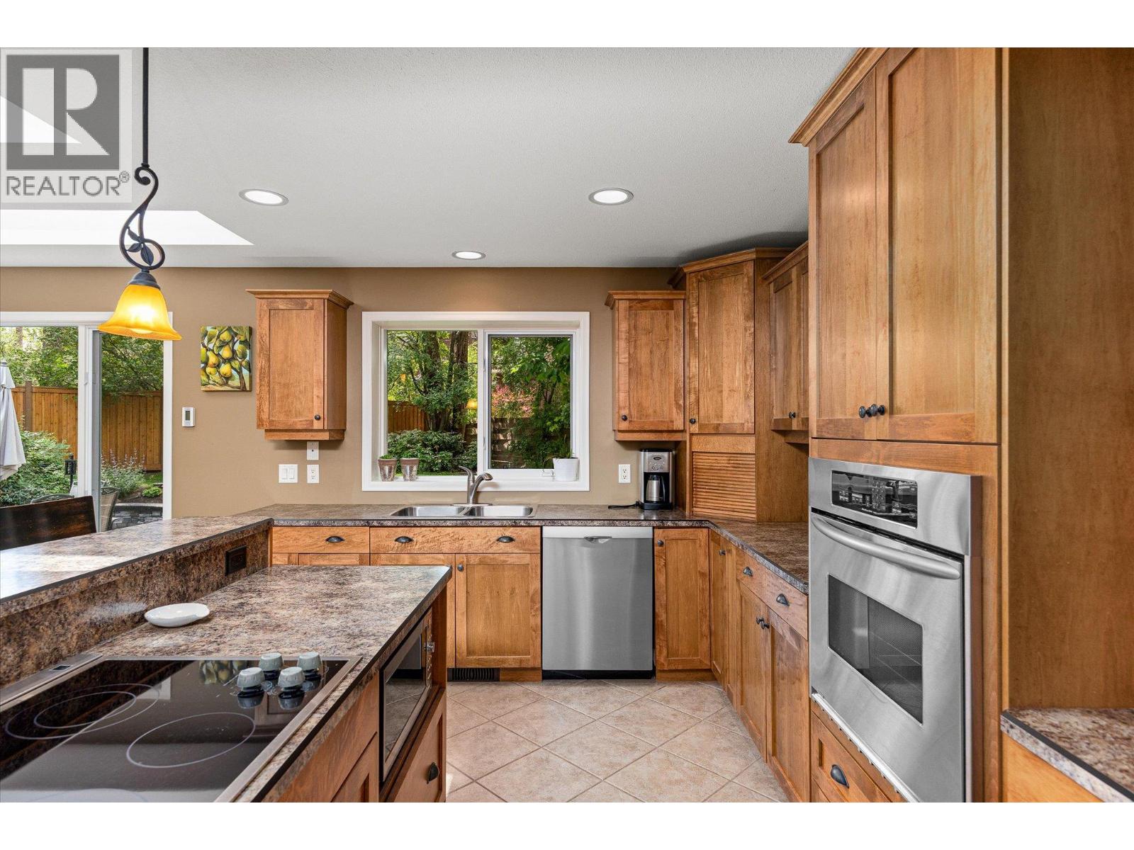  811 Coronado Crescent, Kelowna