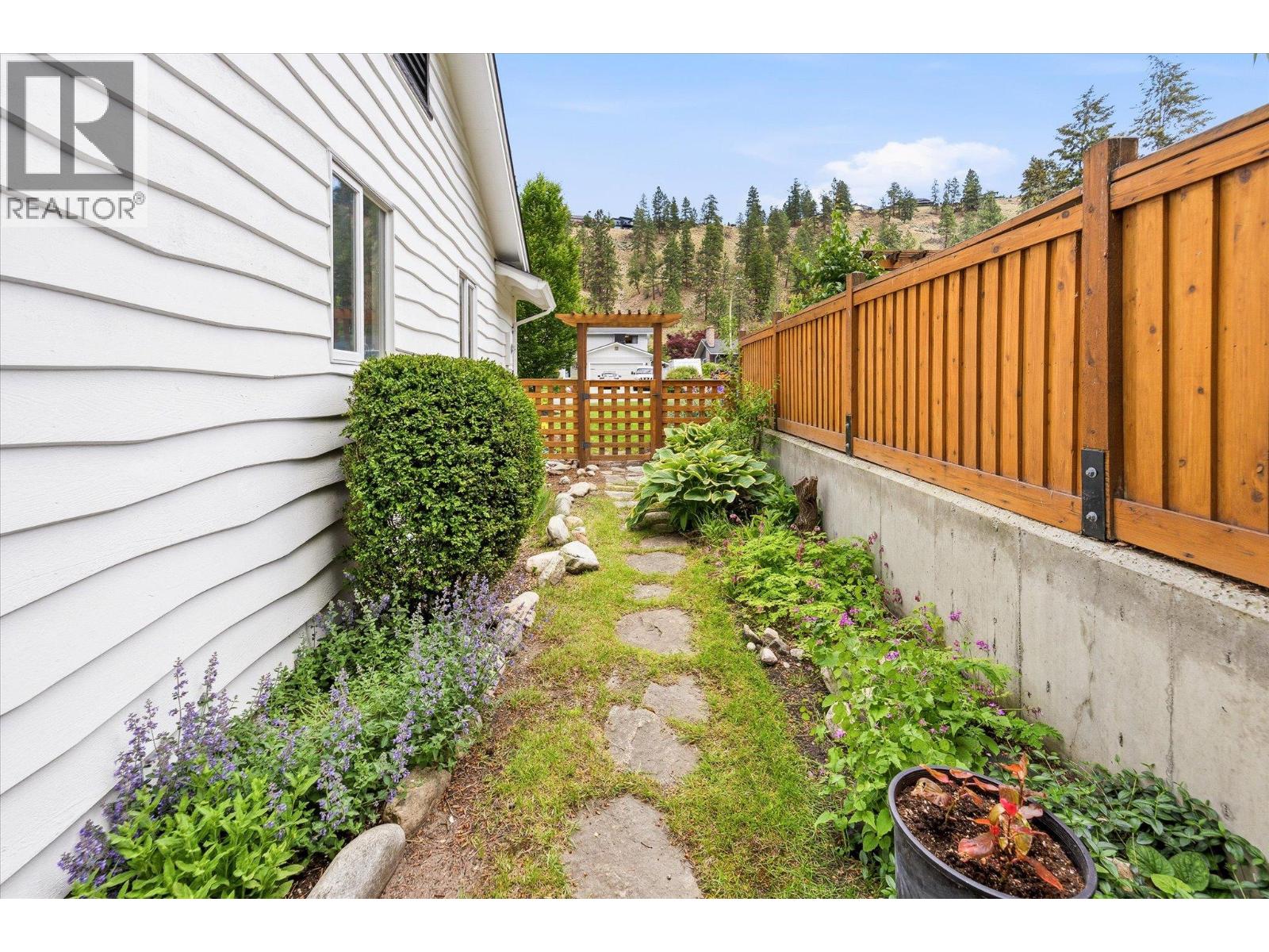  811 Coronado Crescent, Kelowna