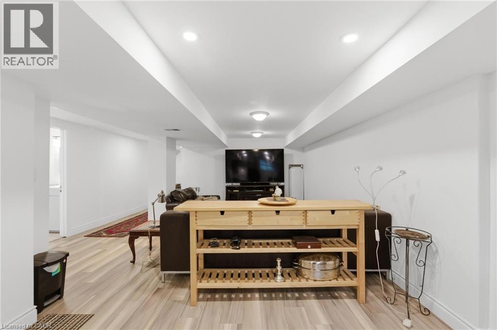 82 CUMMING Court - 26
