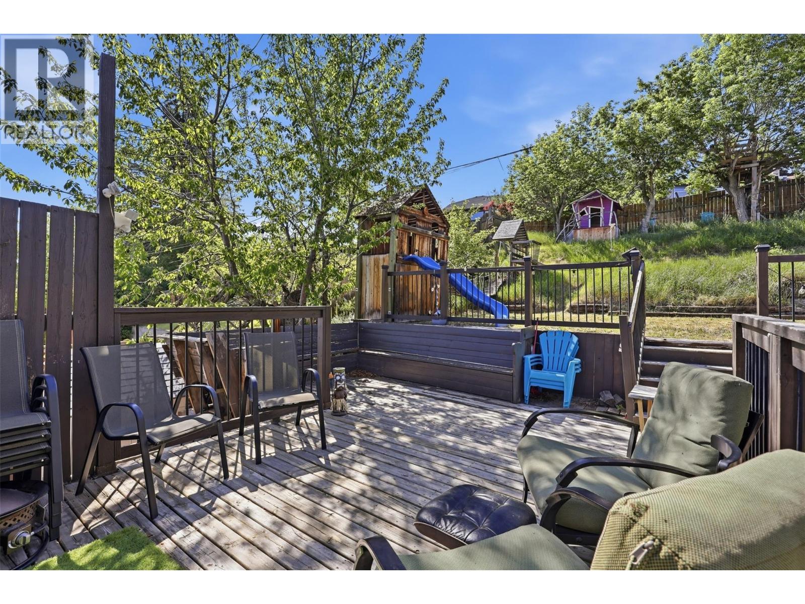 677 FRASER Street - 24