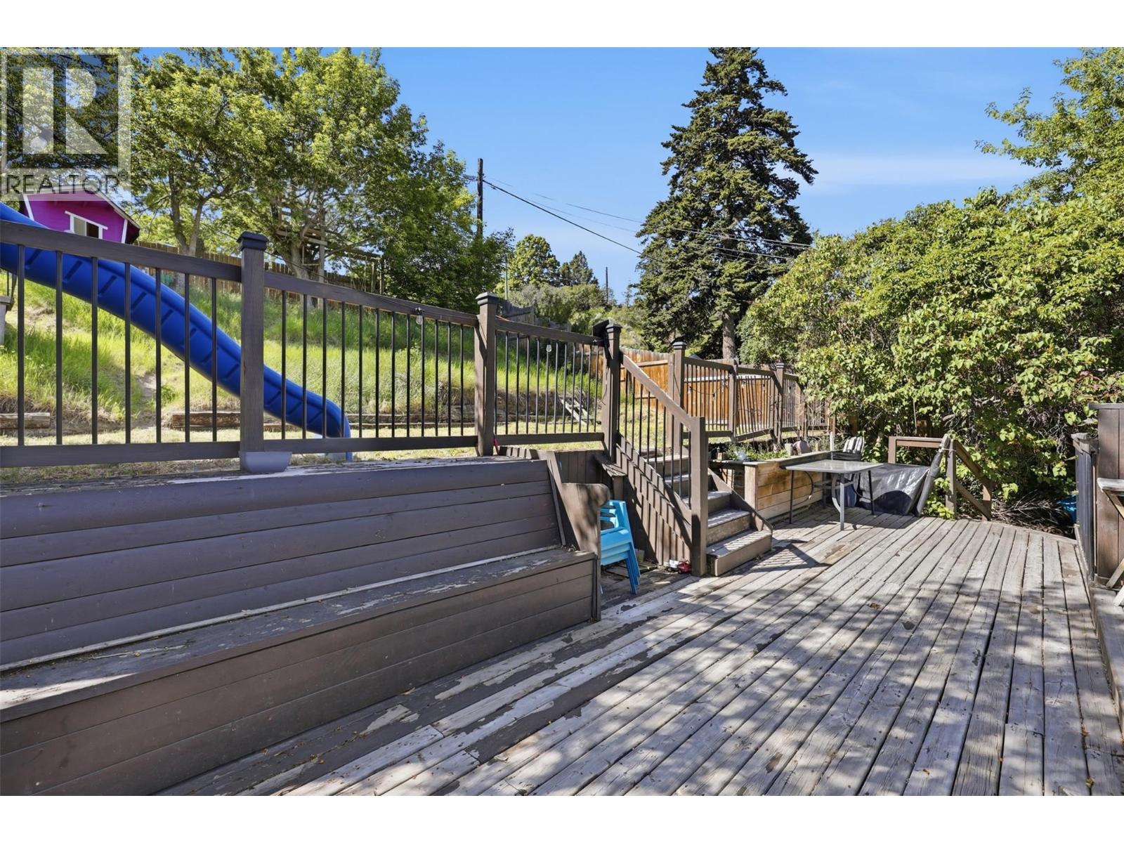 677 FRASER Street - 25