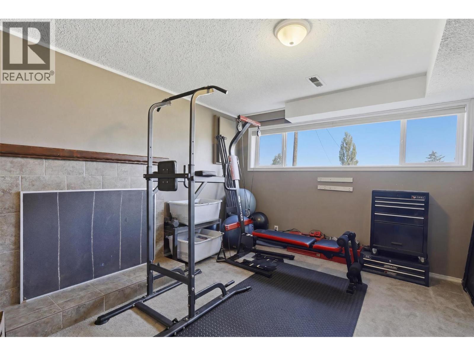 677 FRASER Street - 29