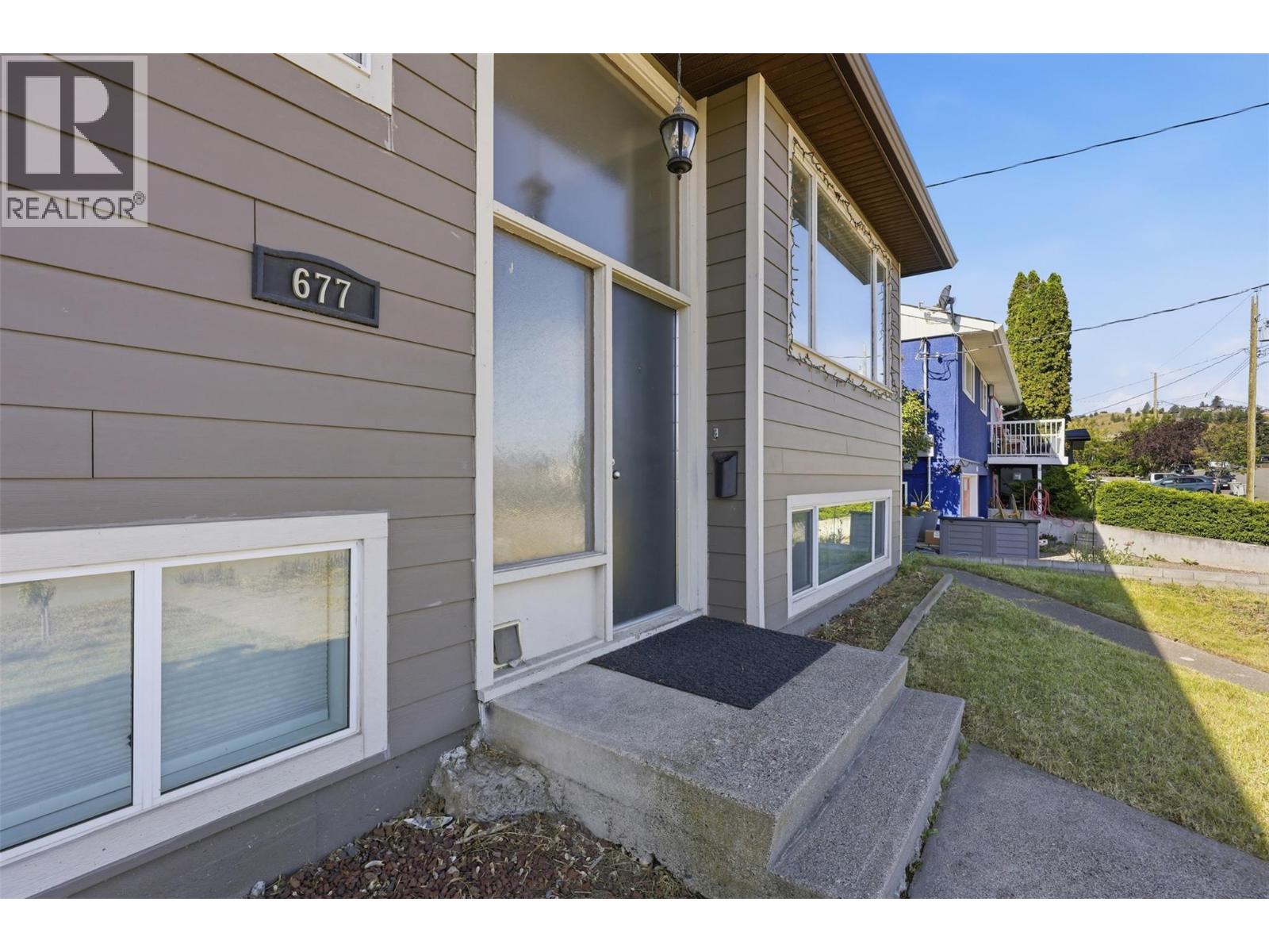 677 FRASER Street - Image 3