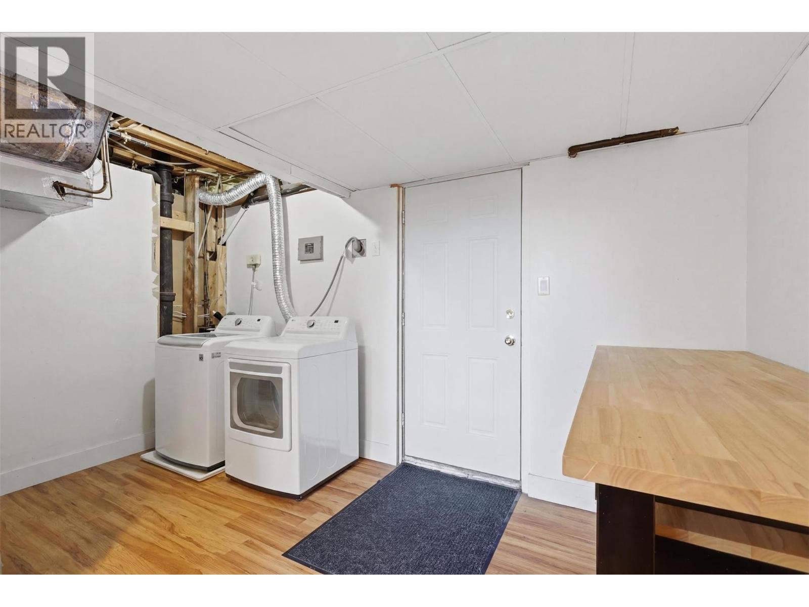 677 FRASER Street - 31