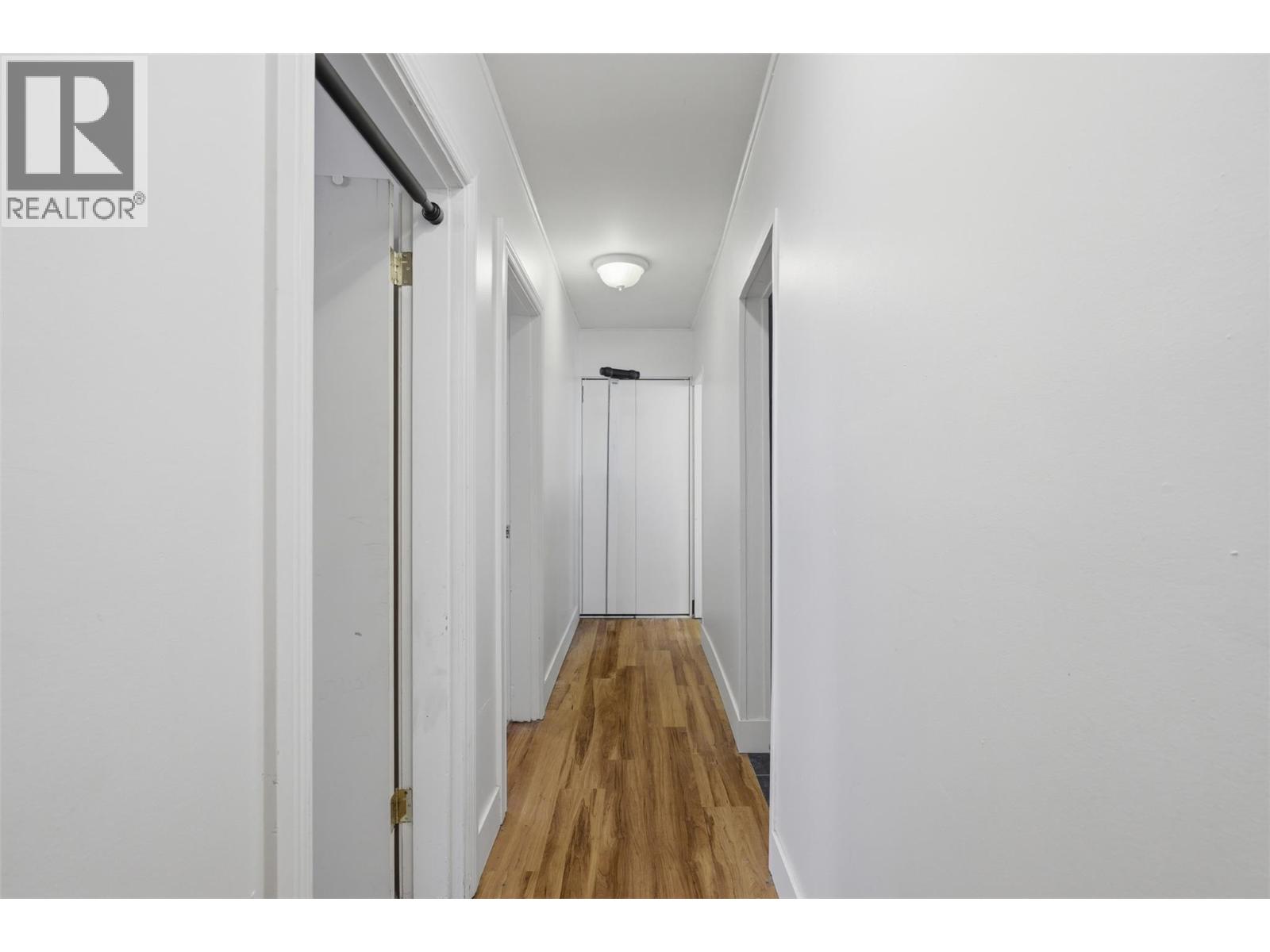 677 FRASER Street - 32