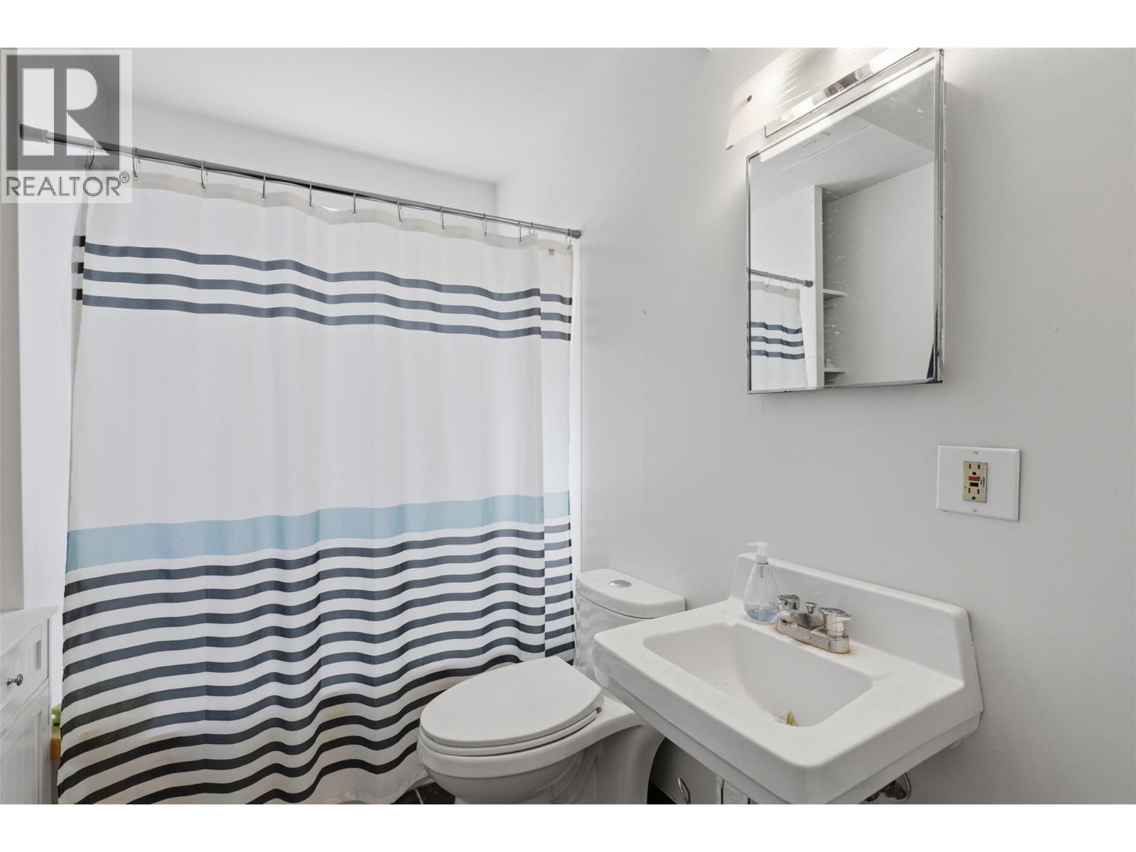 677 FRASER Street - 37