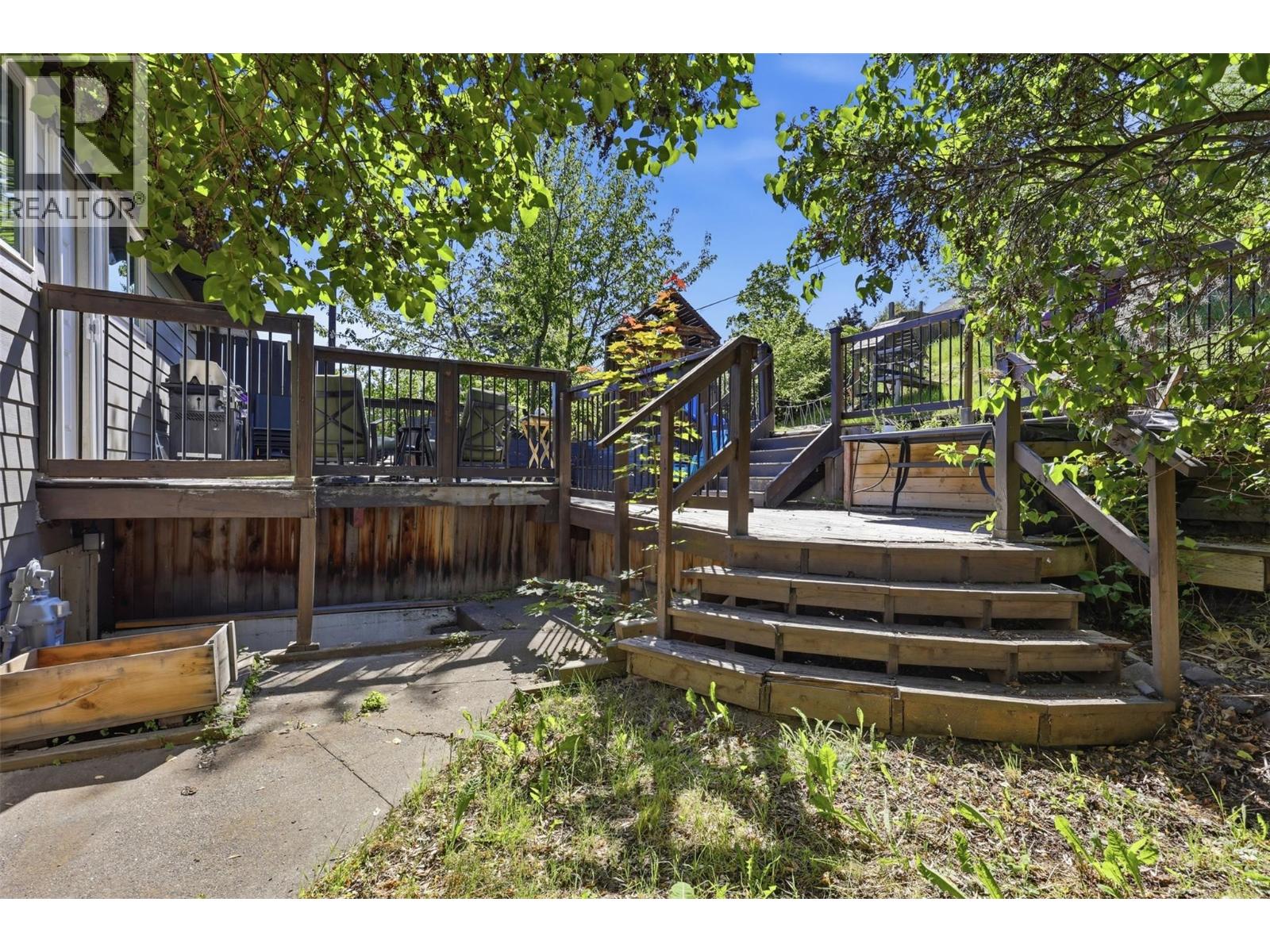677 FRASER Street - 38