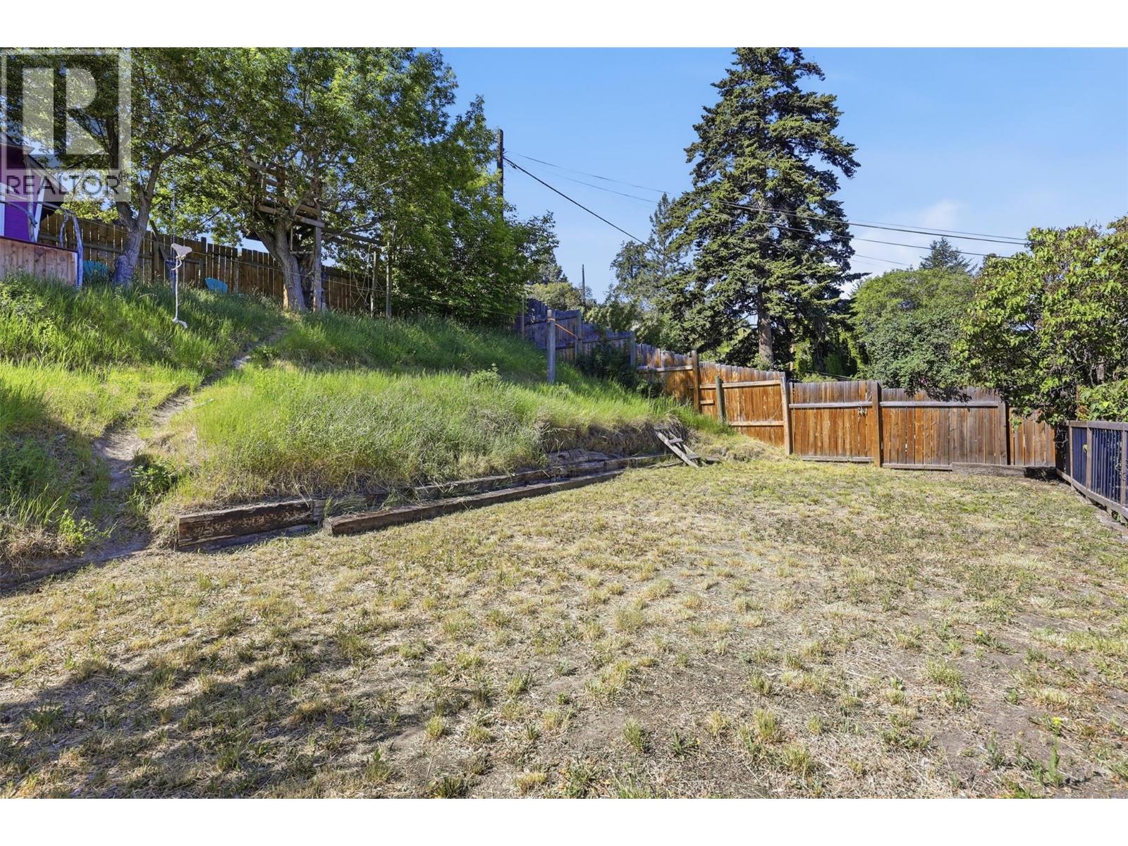 677 FRASER Street - 39