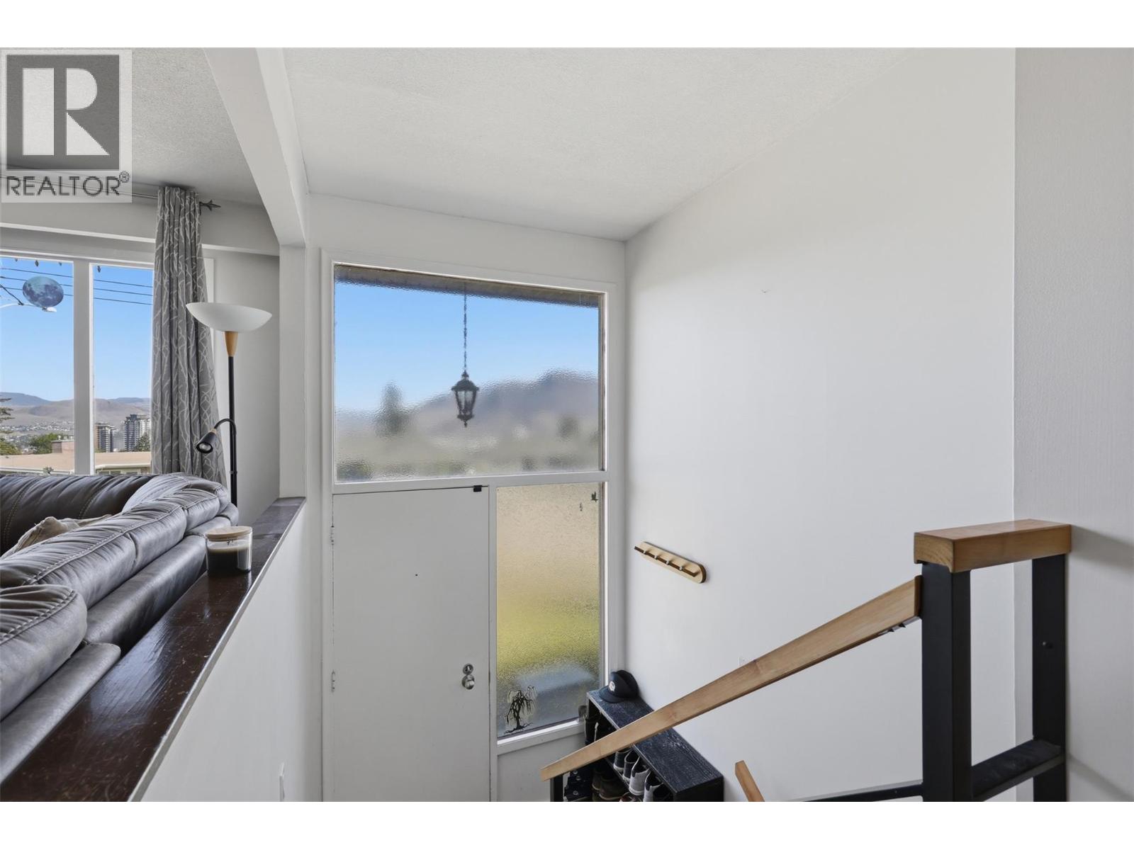 677 FRASER Street - 4