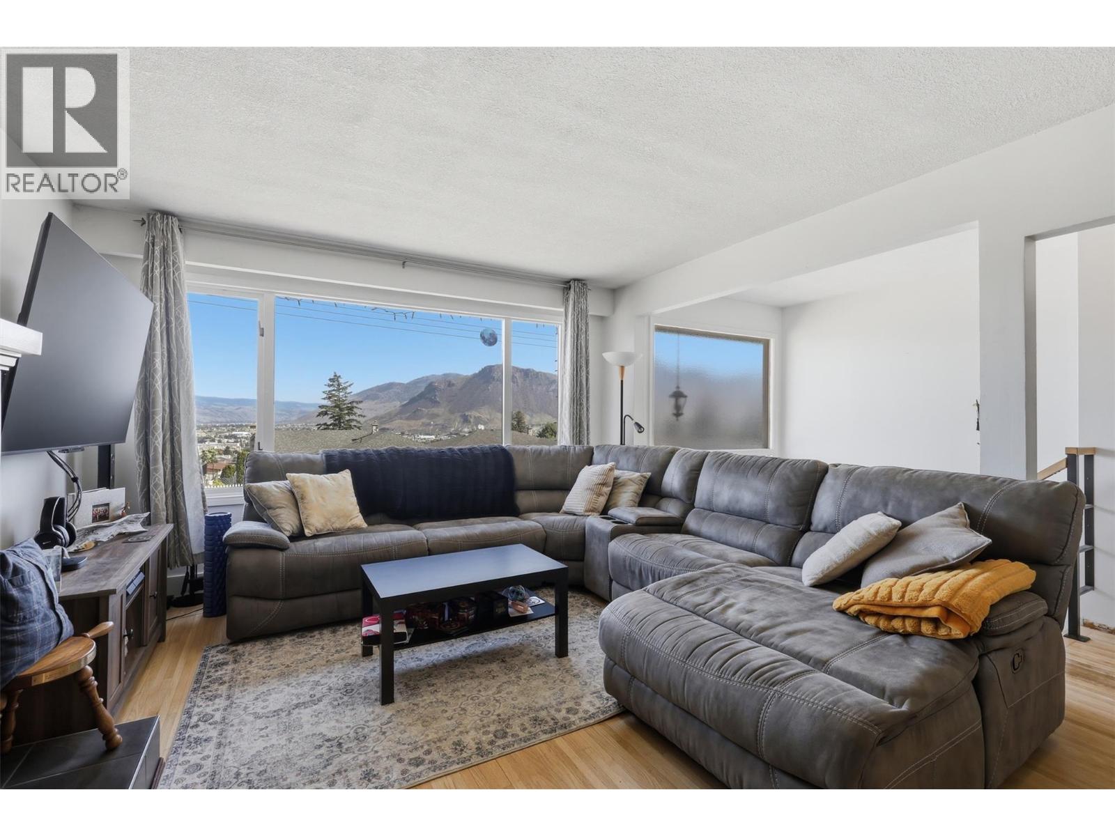677 FRASER Street - 6