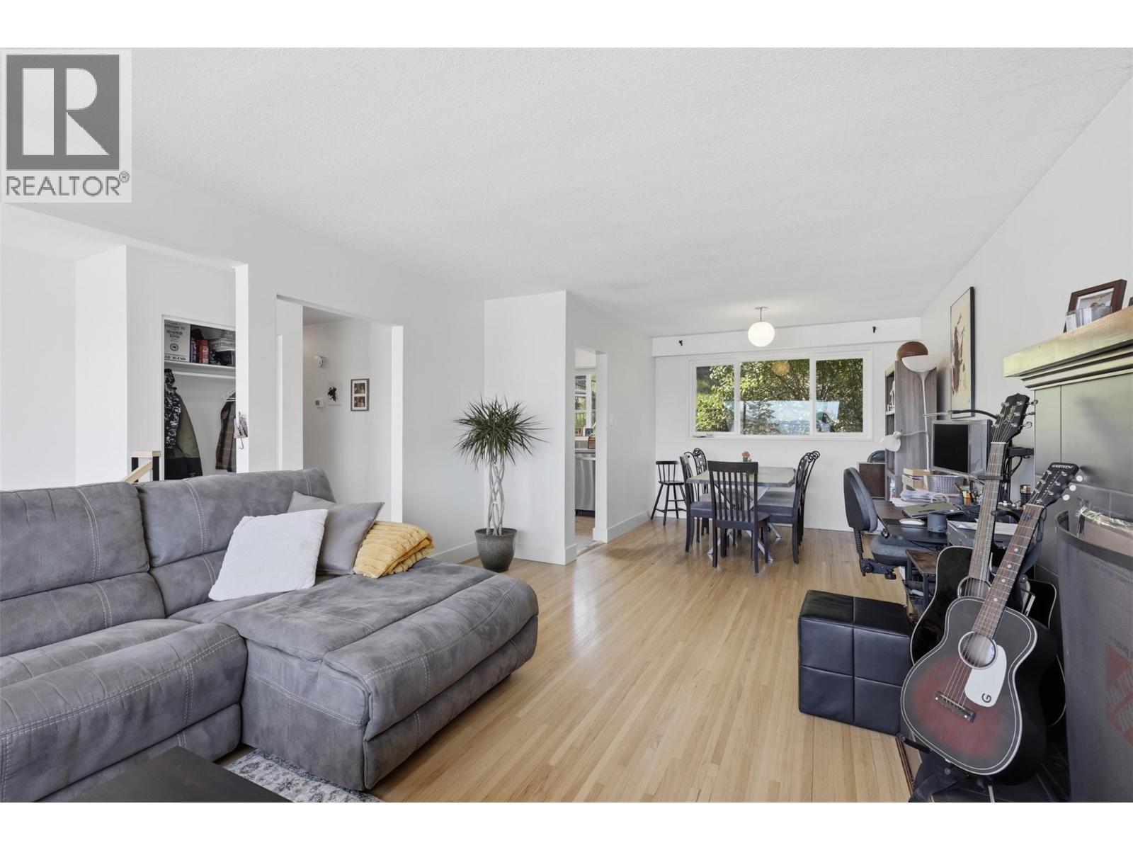 677 FRASER Street - 7