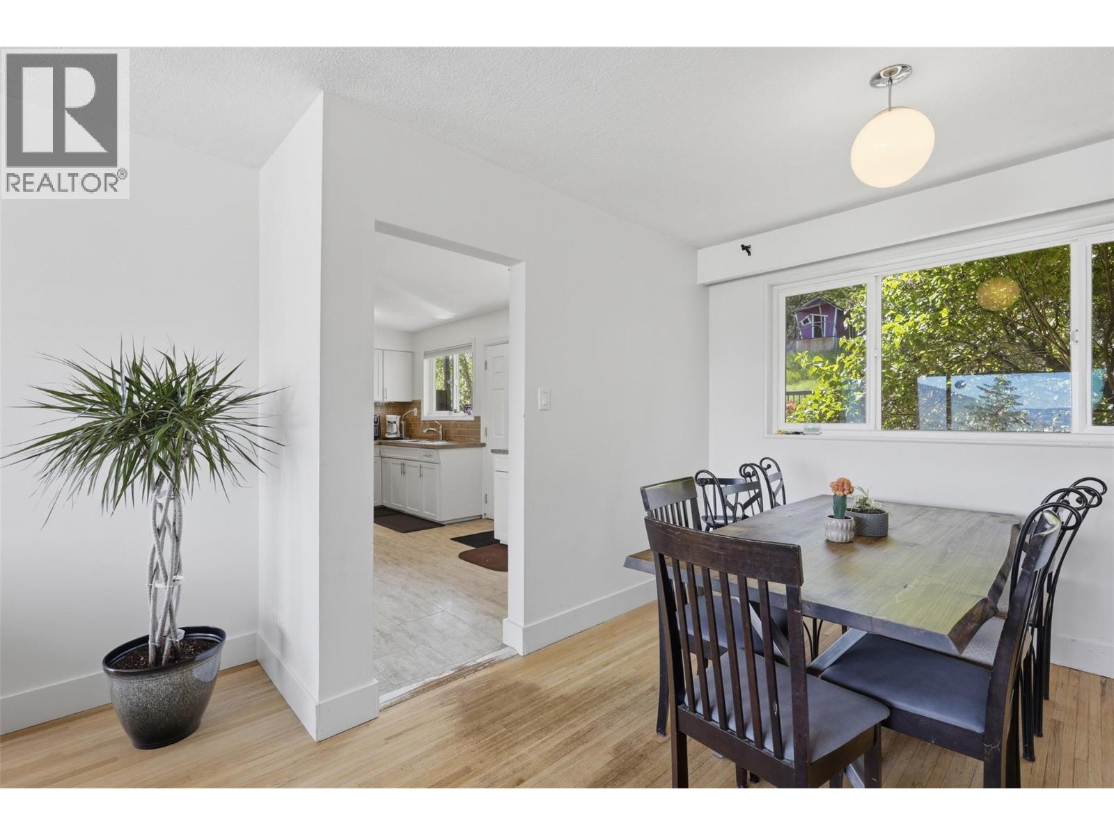 677 FRASER Street - 9