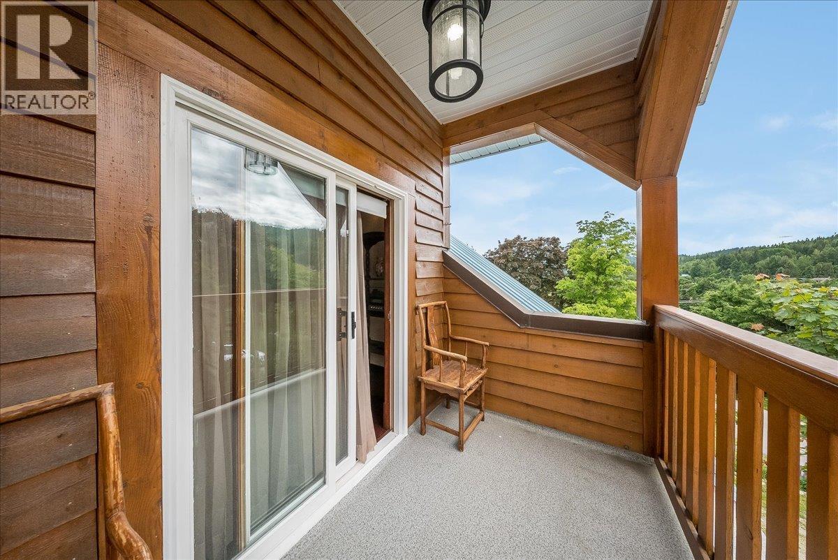 2005 Kootenay Avenue - 33