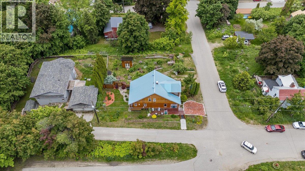 2005 Kootenay Avenue - 51