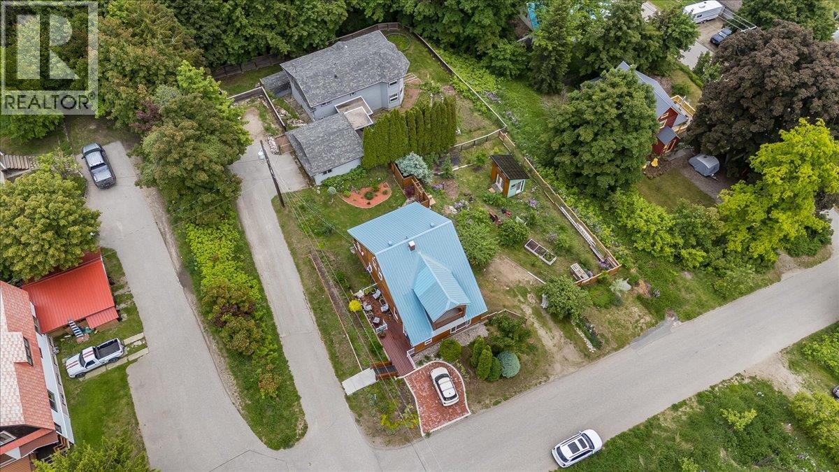 2005 Kootenay Avenue - 52