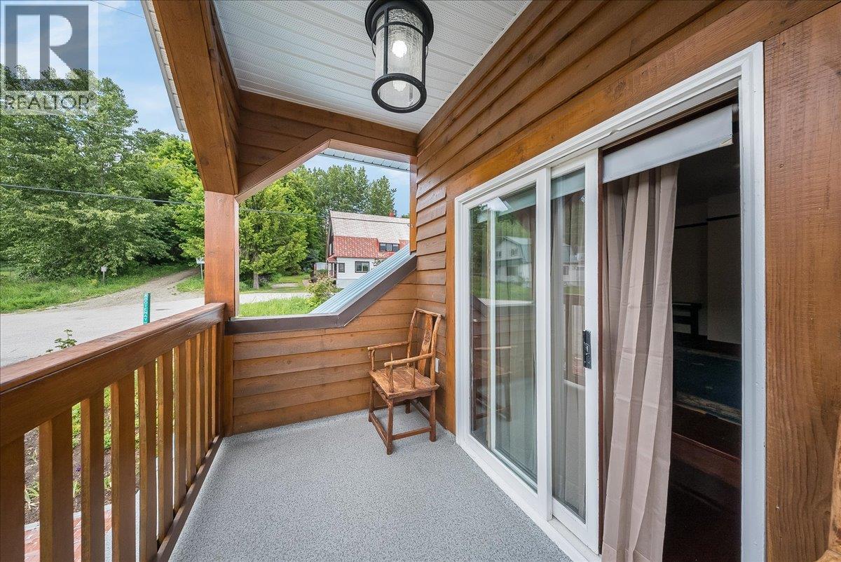 2005 Kootenay Avenue - 31