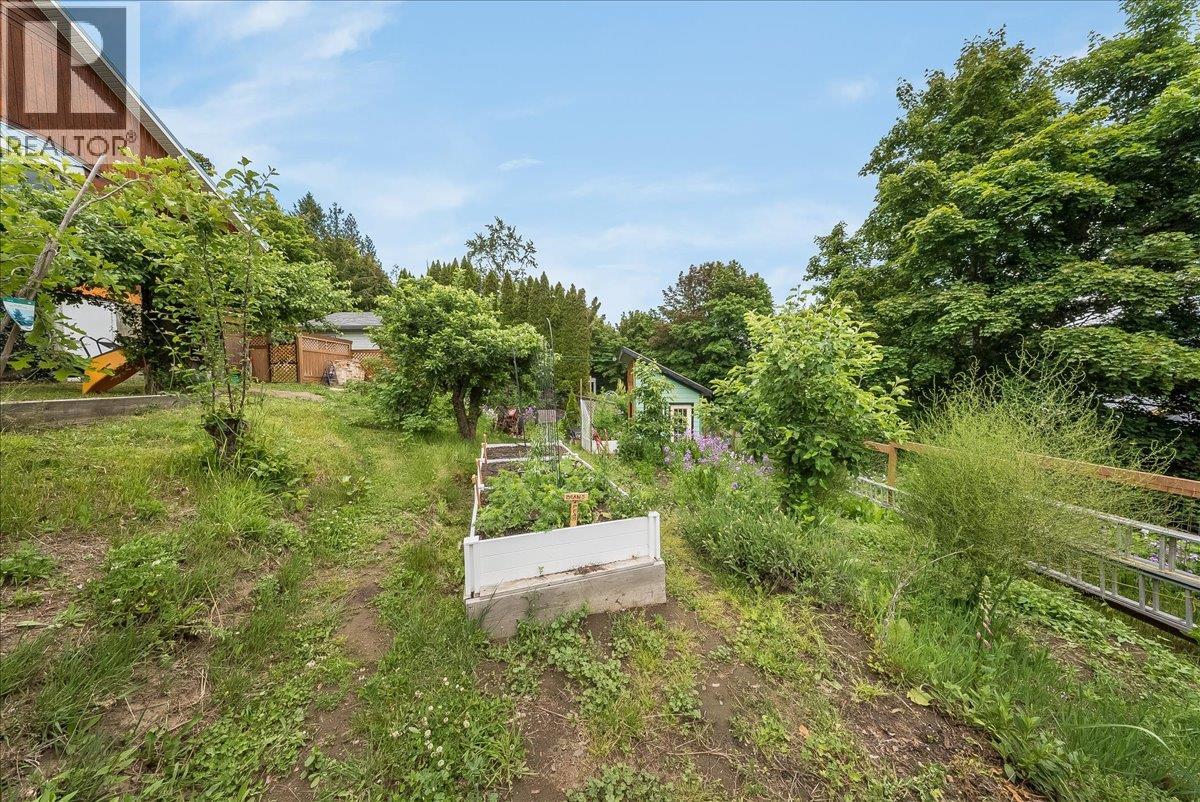 2005 Kootenay Avenue - 45