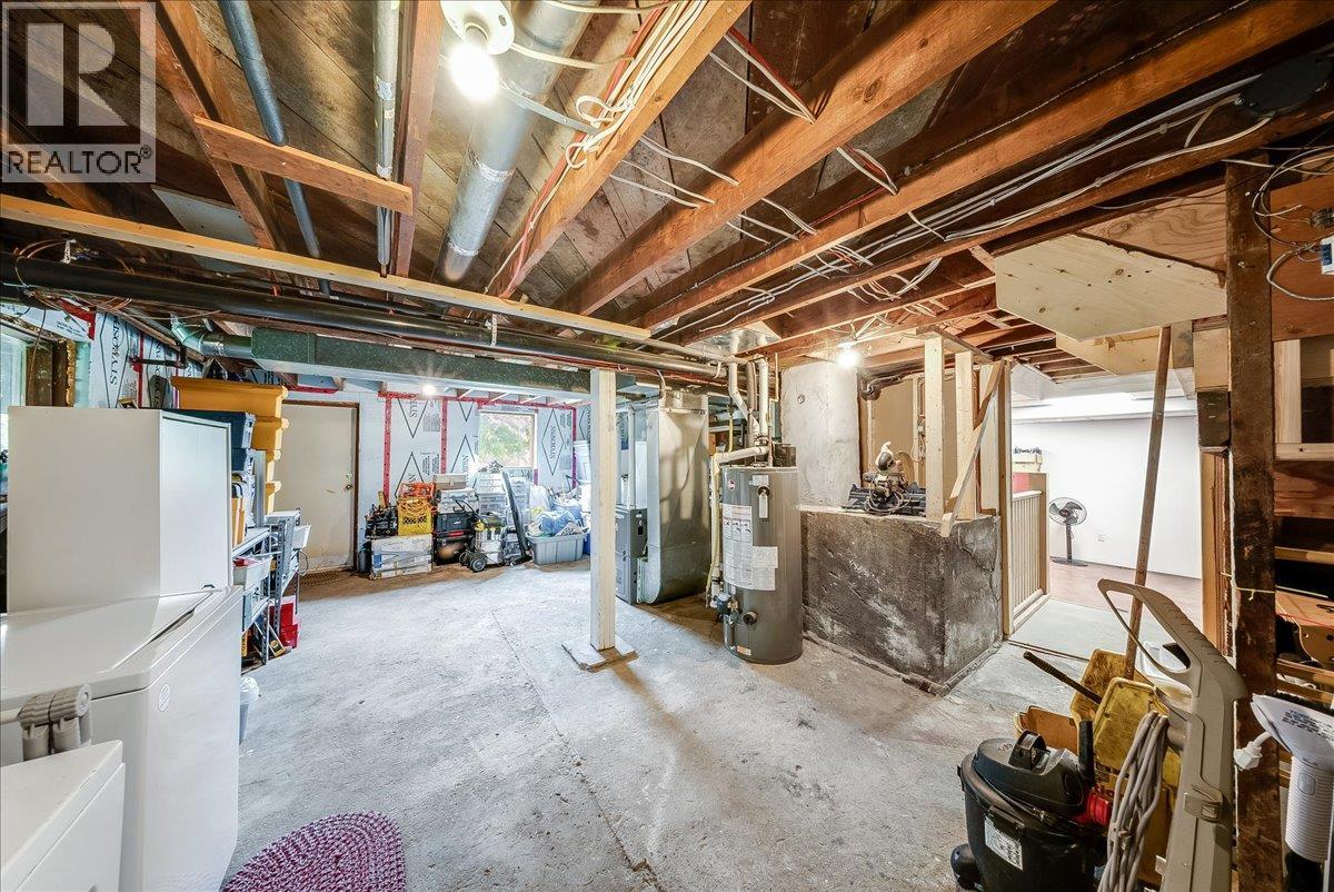 2005 Kootenay Avenue - 42