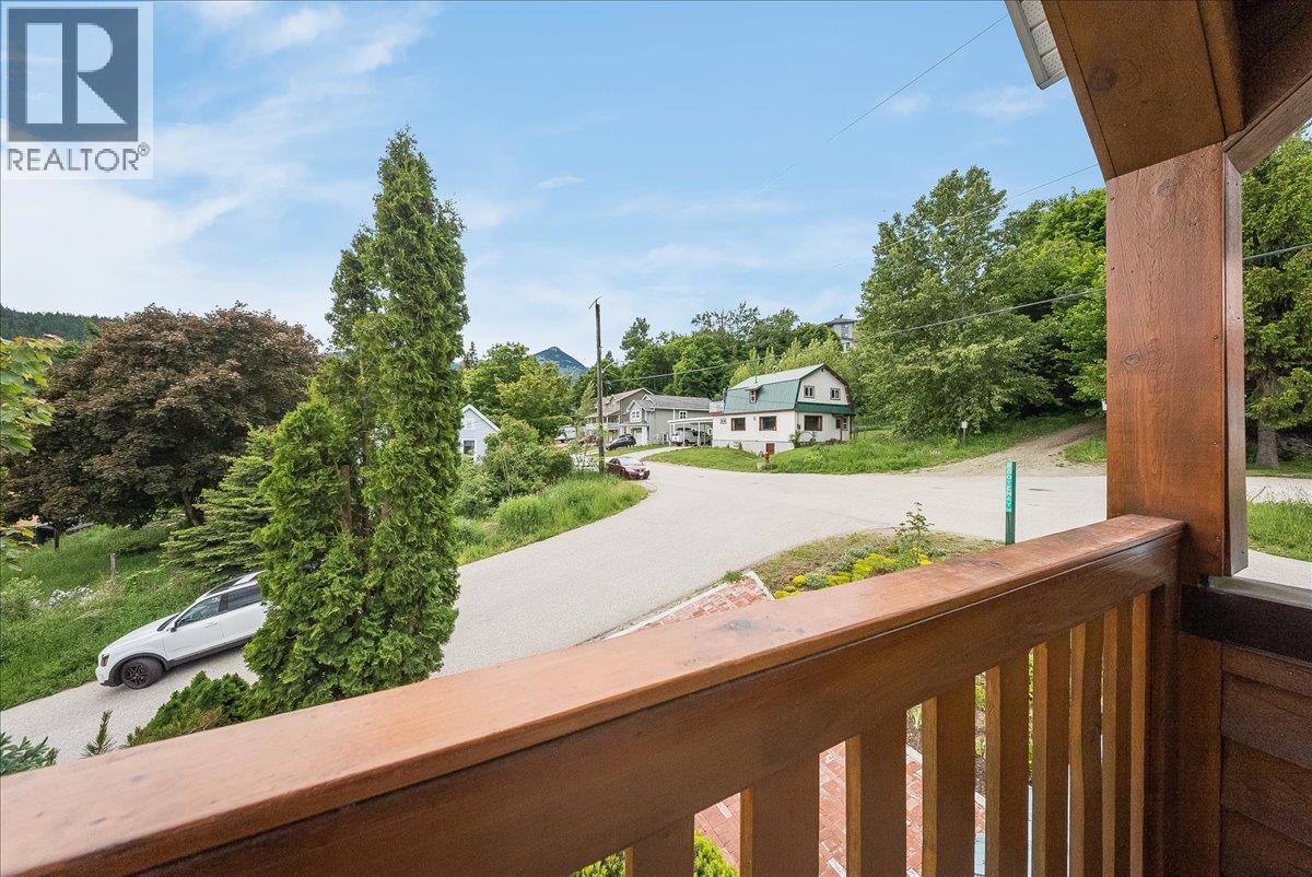 2005 Kootenay Avenue - 32