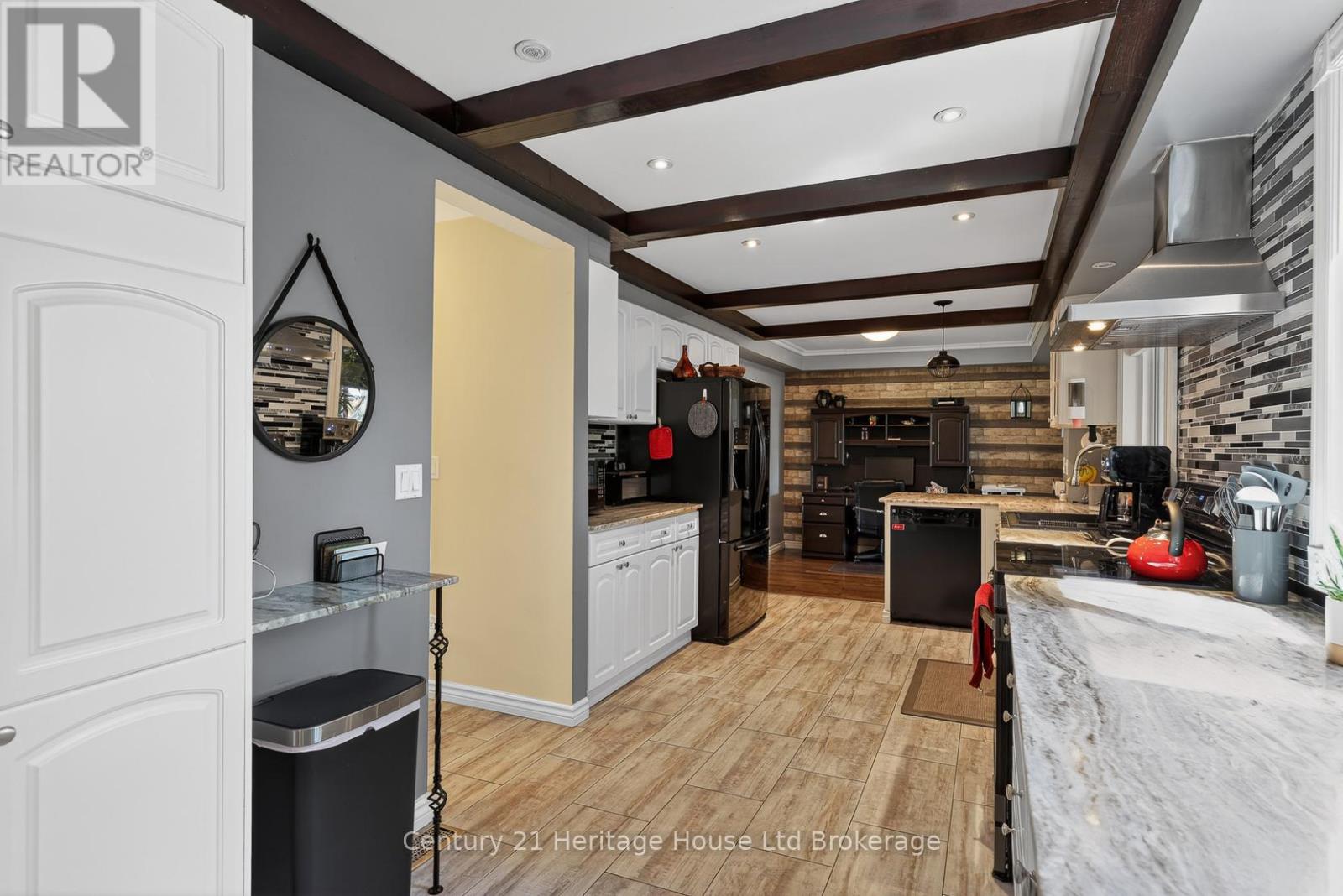 12 JUBILEE PLACE - 14