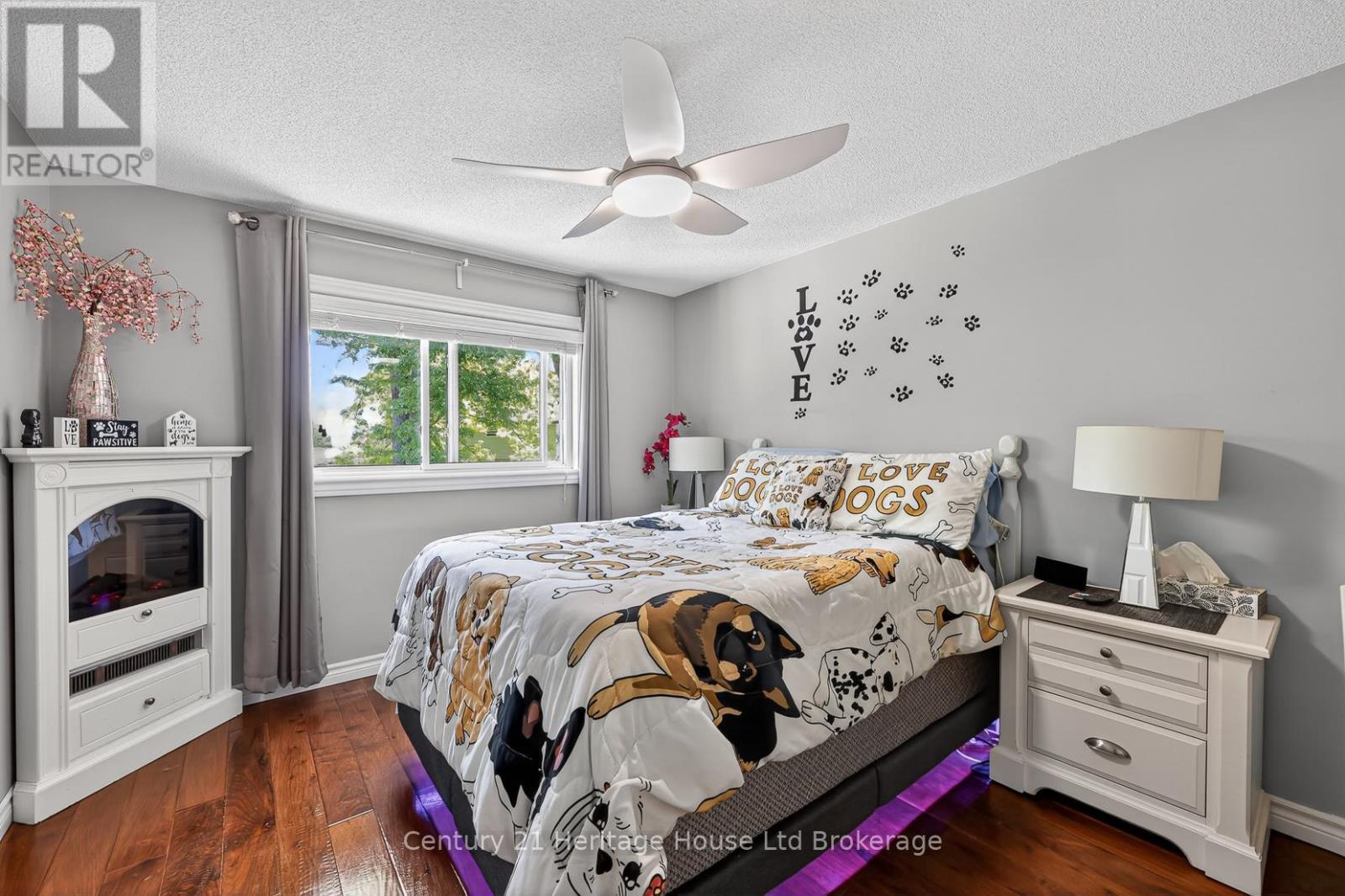 12 JUBILEE PLACE - 20