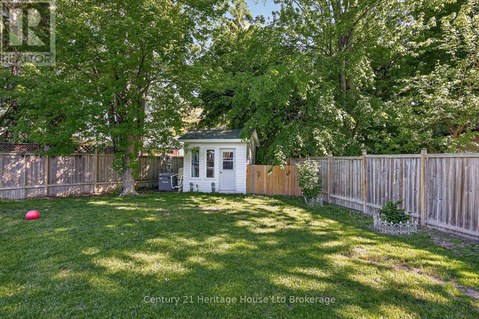 12 JUBILEE PLACE - 38