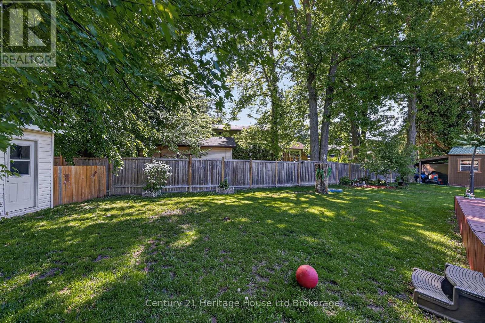 12 JUBILEE PLACE - 41