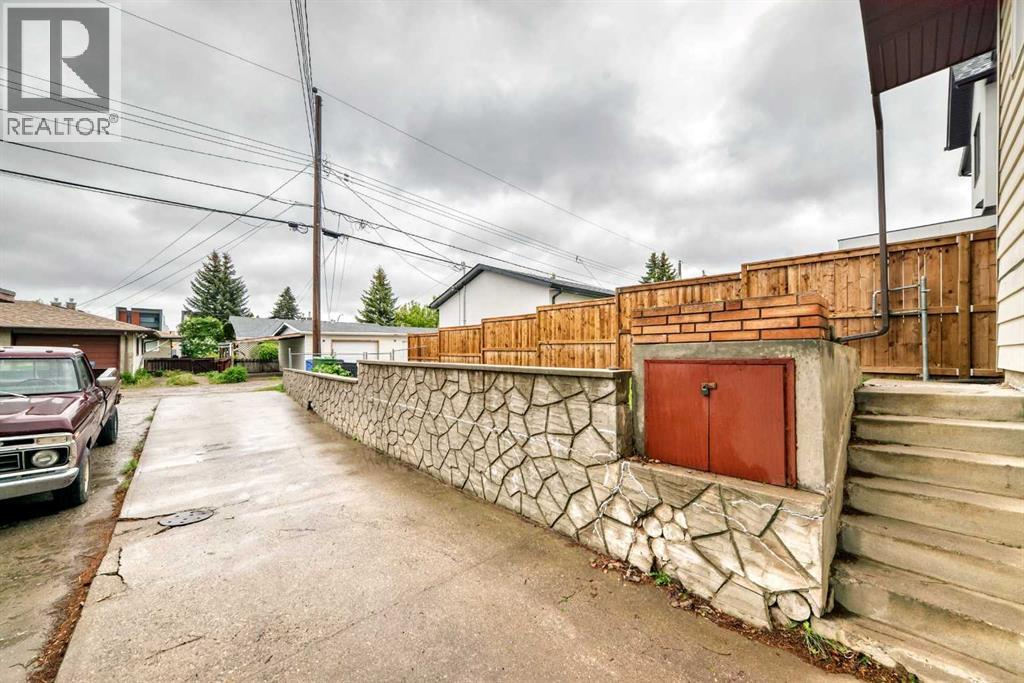 2224A 34 Street SW - 22
