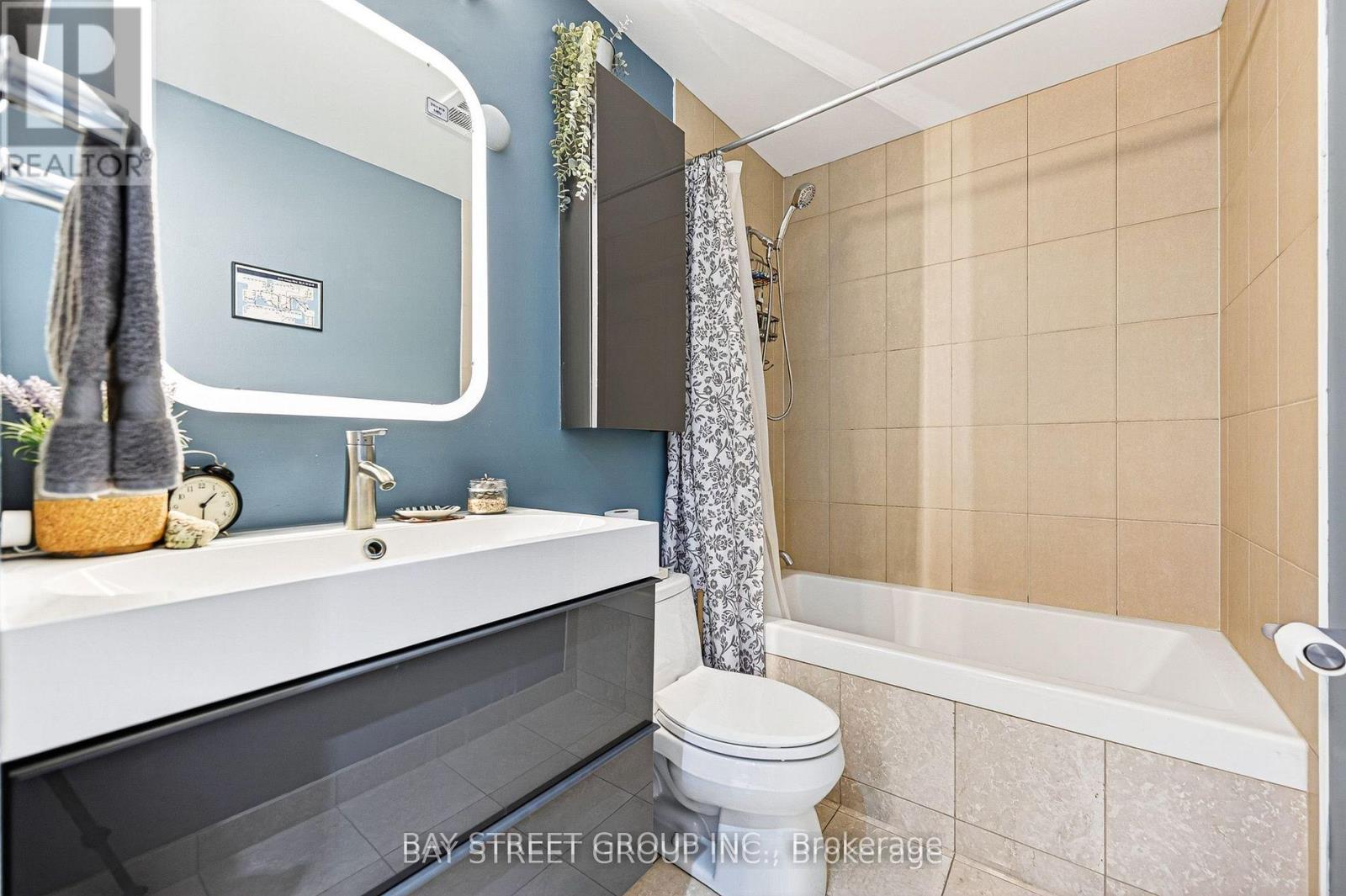 #3505 33 CHARLES STREET E - 23