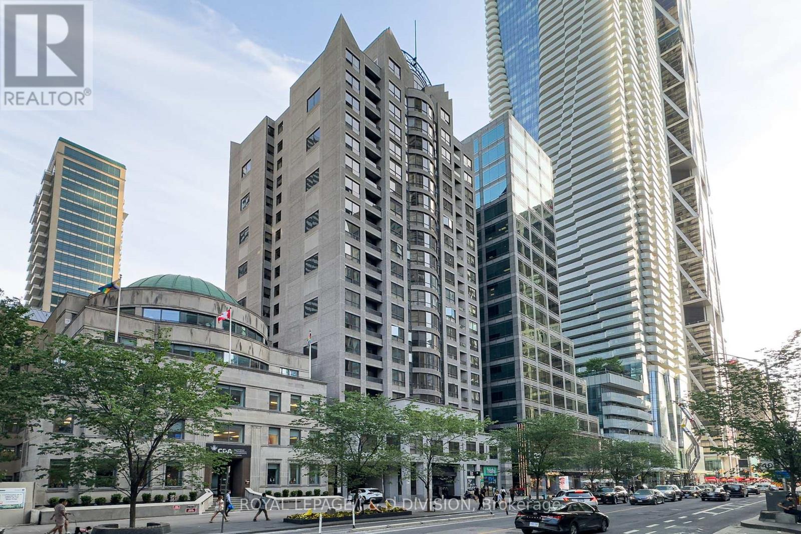 Listing photo of UPH9 - 55 BLOOR STREET E