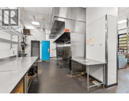 1193 Sunset Drive, Kelowna, BC V1Y0J5 Photo 12