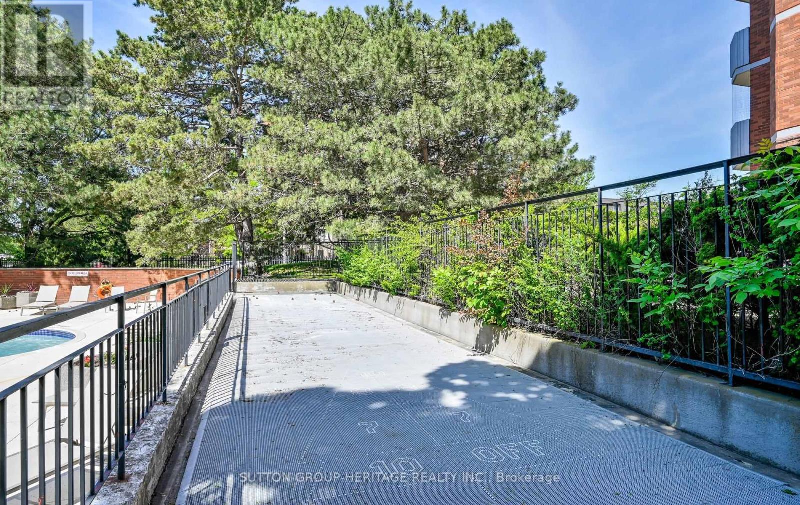 #1915 121 LING ROAD - 13