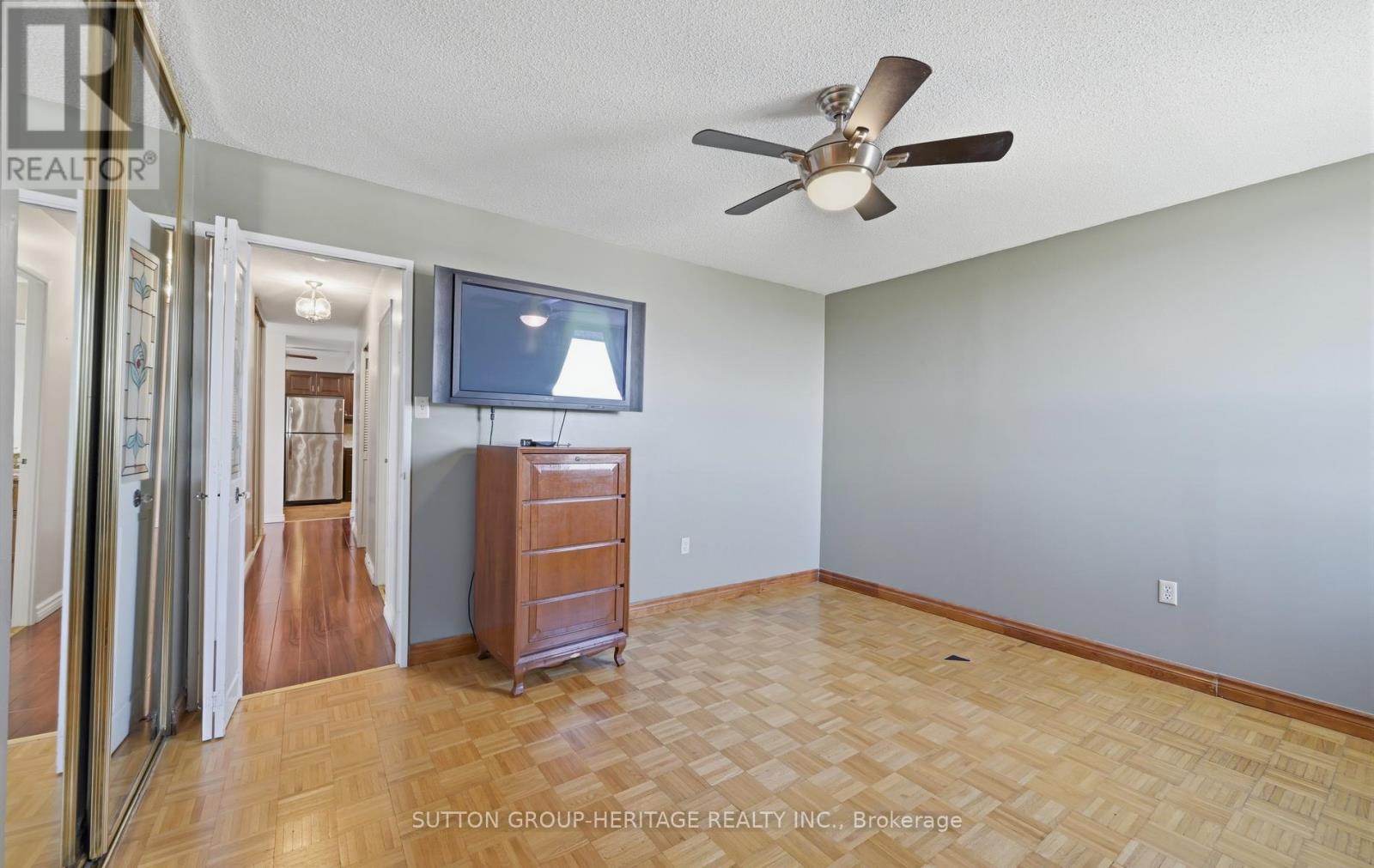#1915 121 LING ROAD - 31