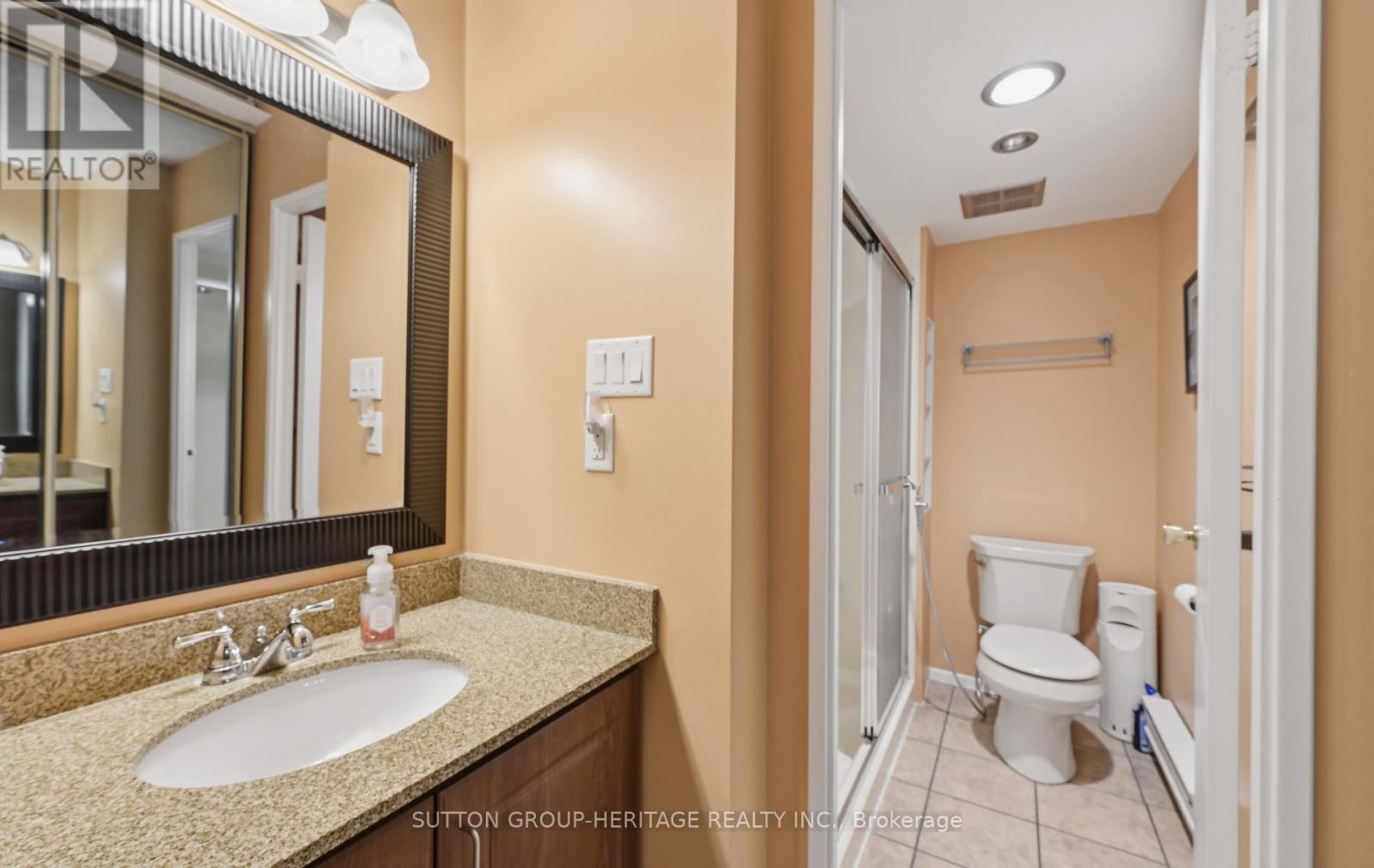 #1915 121 LING ROAD - 33