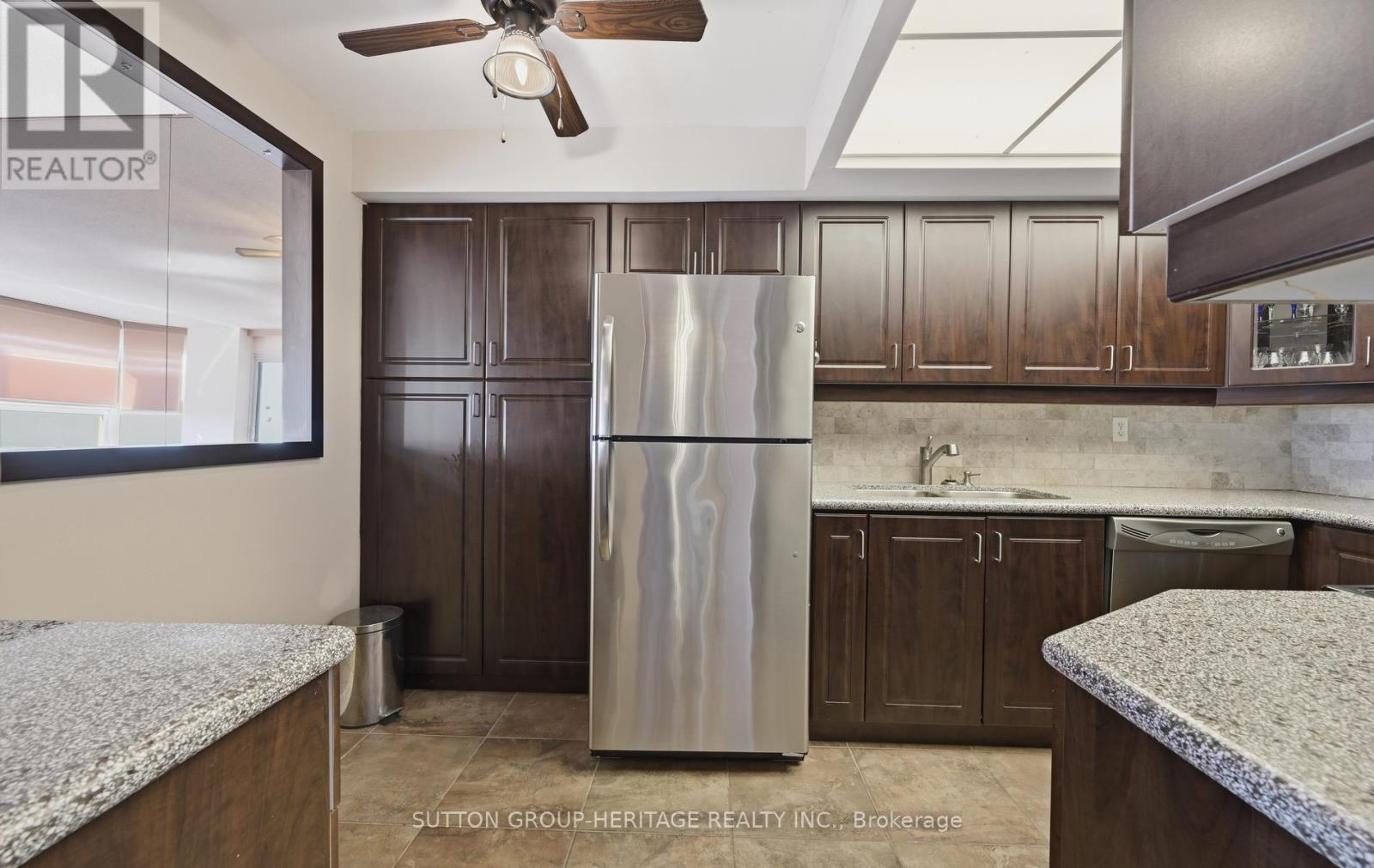 #1915 121 LING ROAD - 36