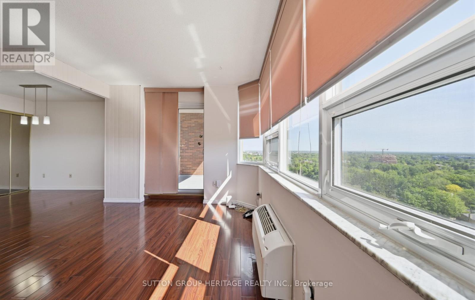 #1915 121 LING ROAD - 42