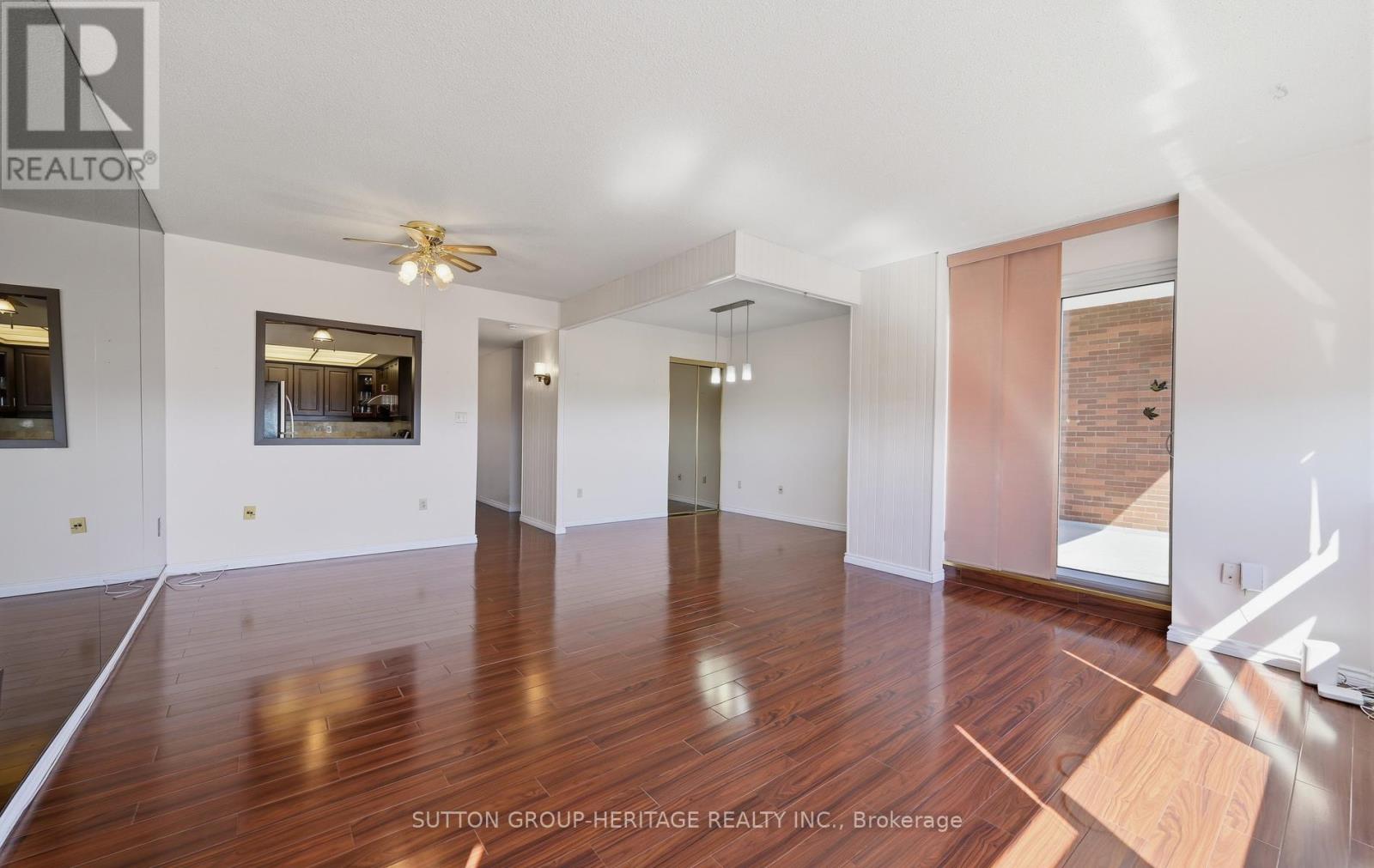 #1915 121 LING ROAD - 43
