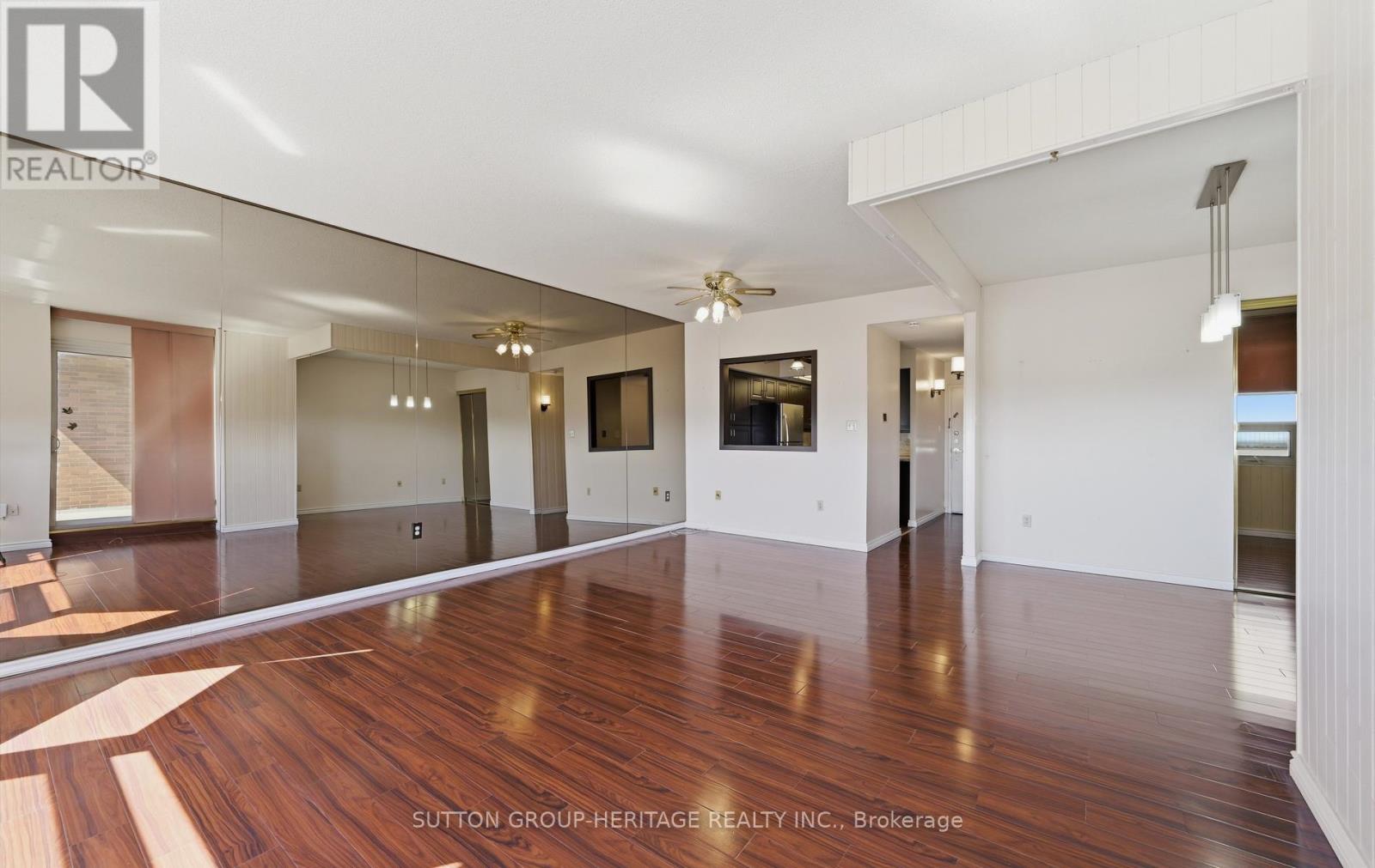 #1915 121 LING ROAD - 44