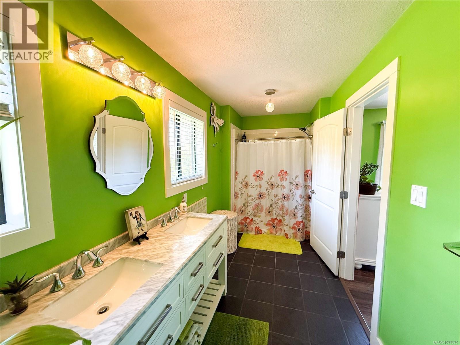 2440 Roome Rd - 24