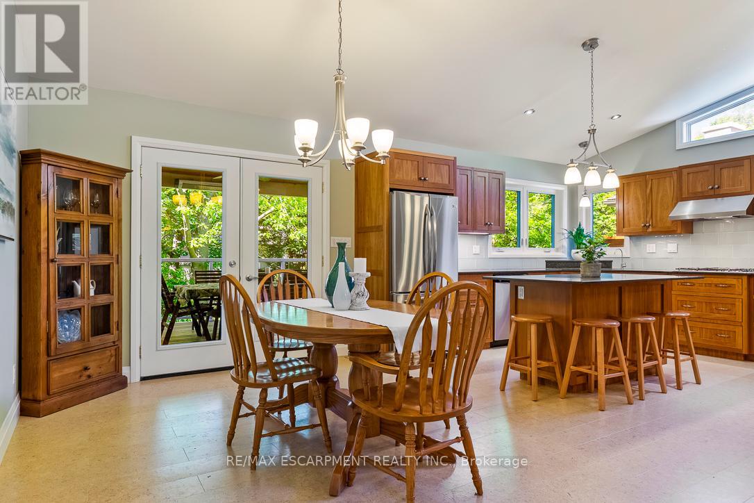 1055 WELWYN DRIVE - 10