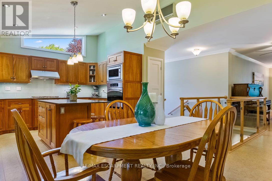 1055 WELWYN DRIVE - 11