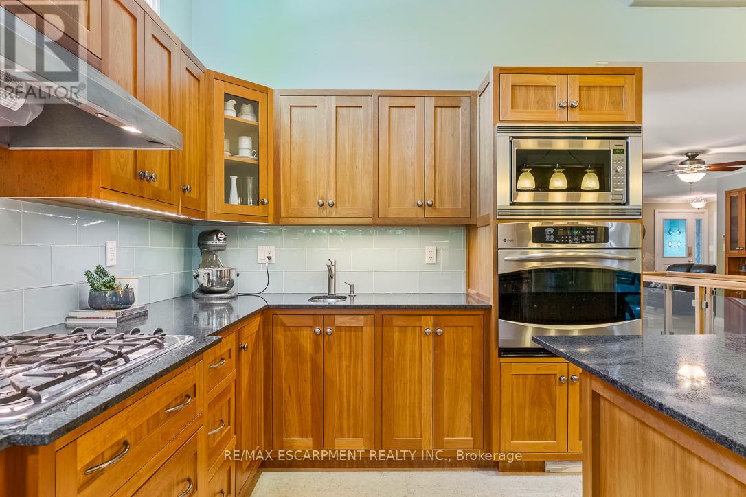 1055 WELWYN DRIVE - 13