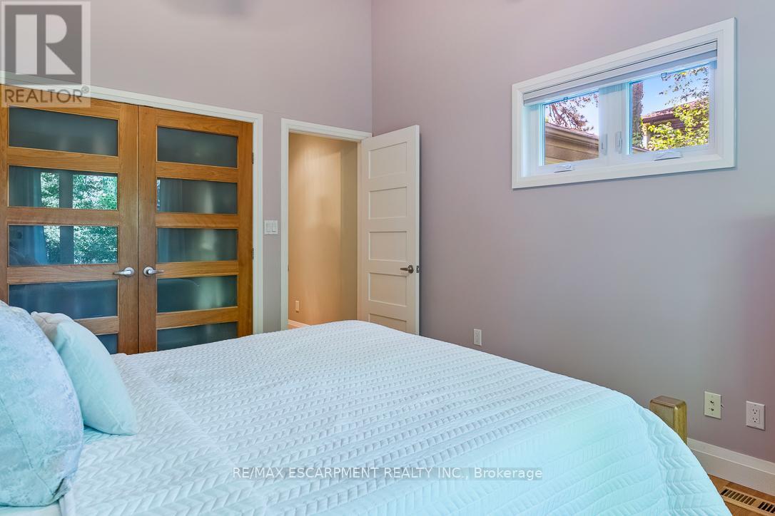 1055 WELWYN DRIVE - 16