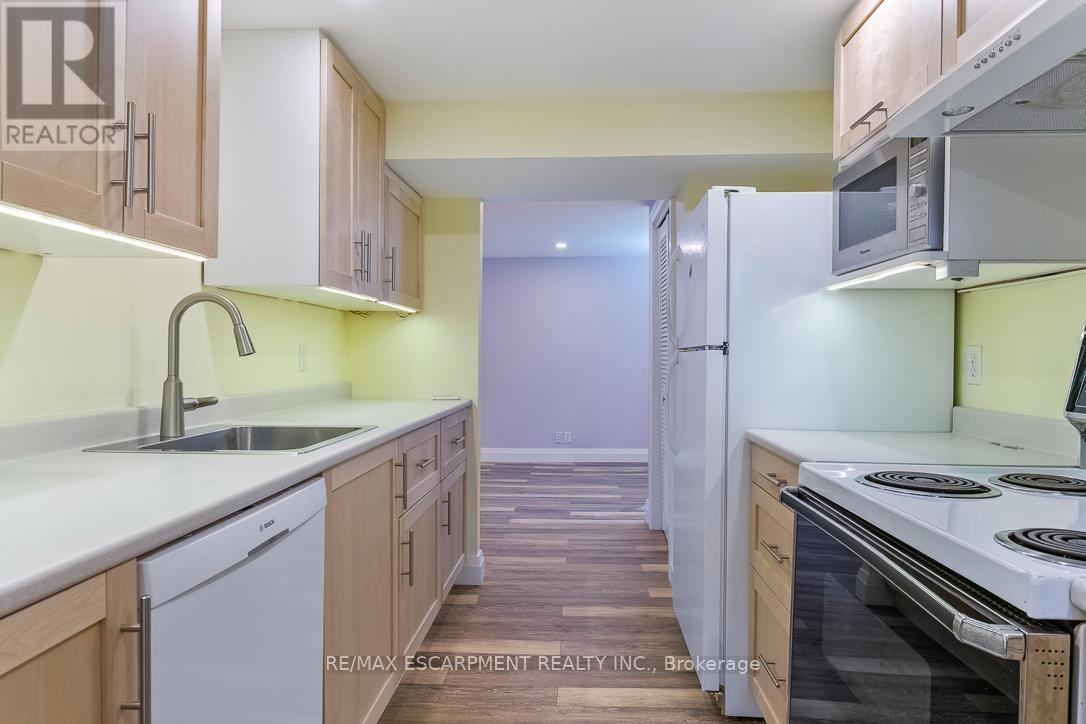 1055 WELWYN DRIVE - 27