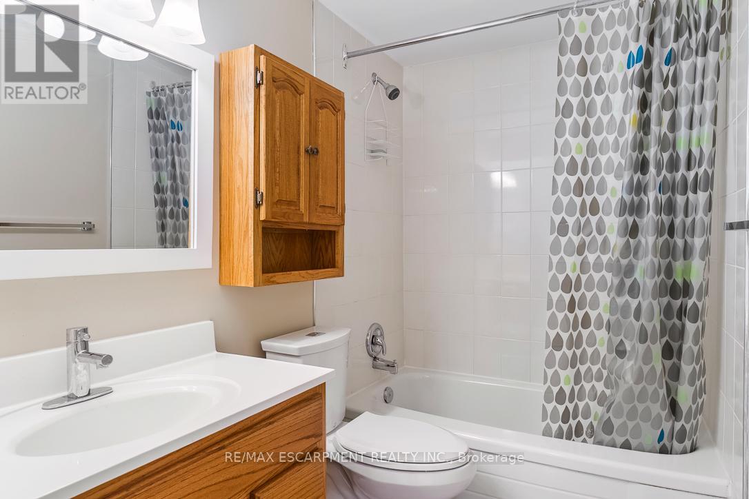 1055 WELWYN DRIVE - 30