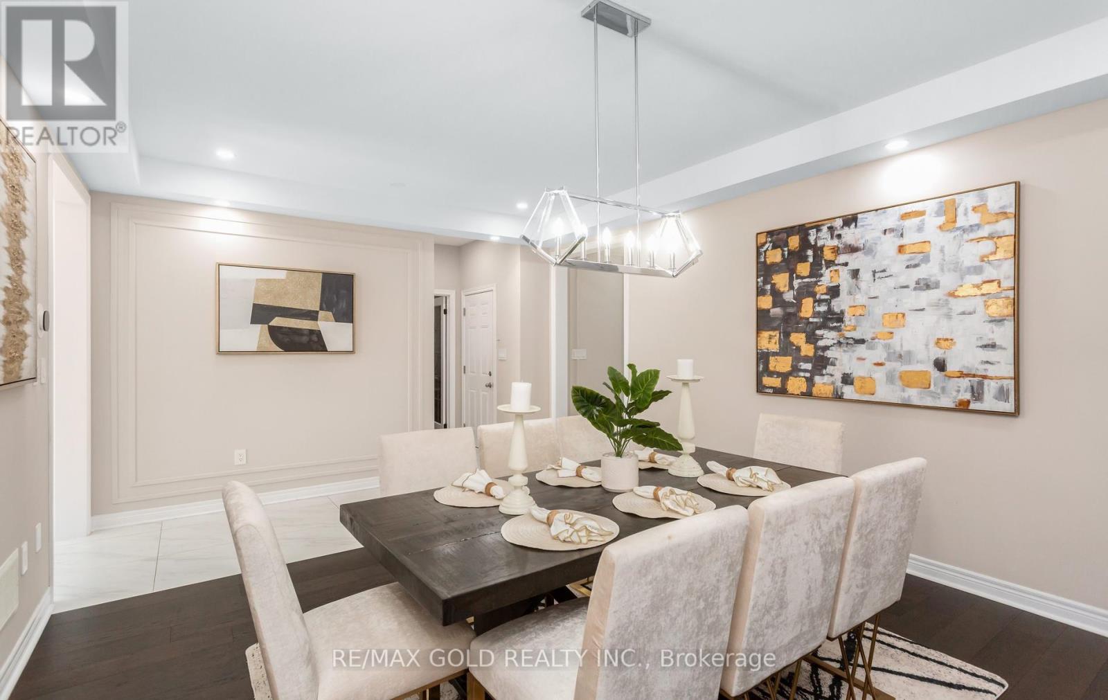 19 FARRINGDON CRESCENT - 11