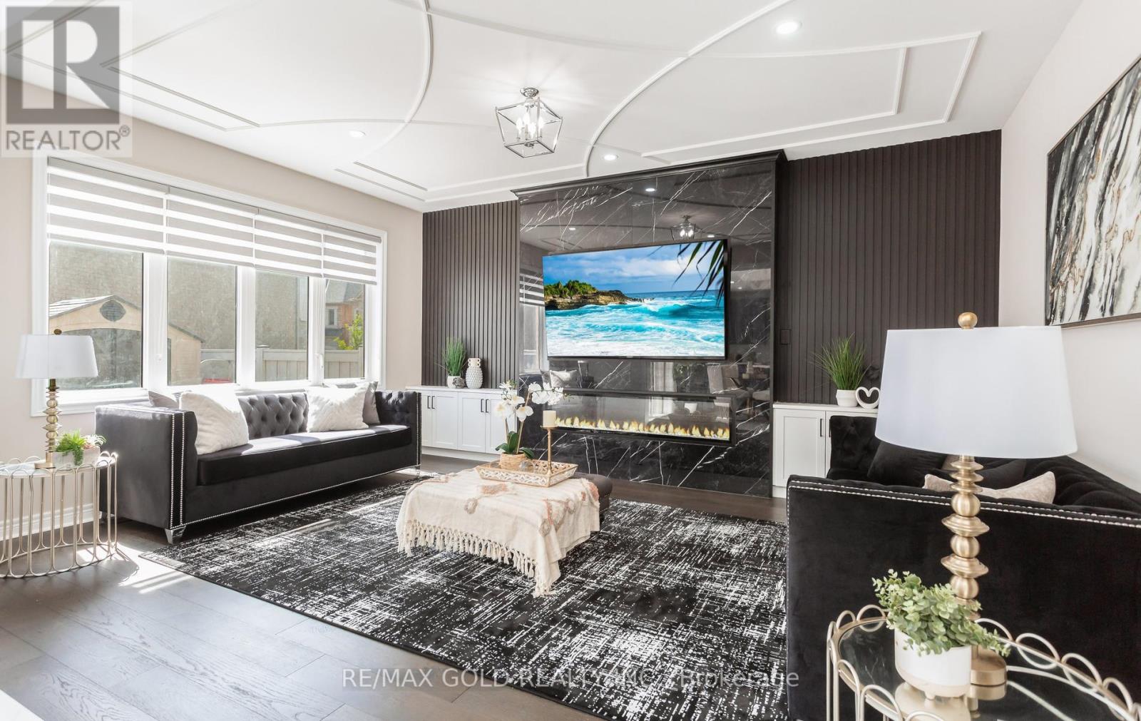 19 FARRINGDON CRESCENT - 13