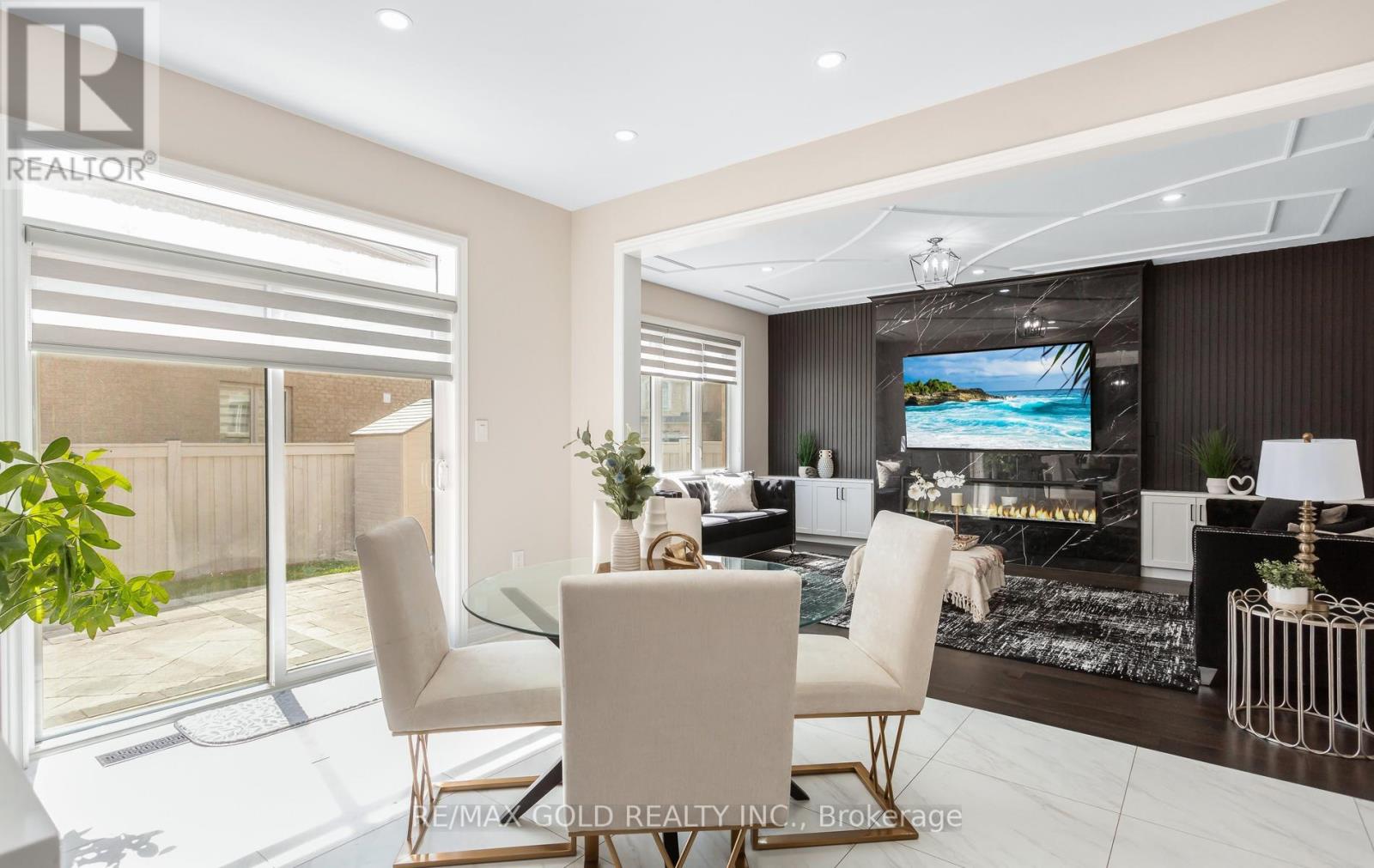 19 FARRINGDON CRESCENT - 20