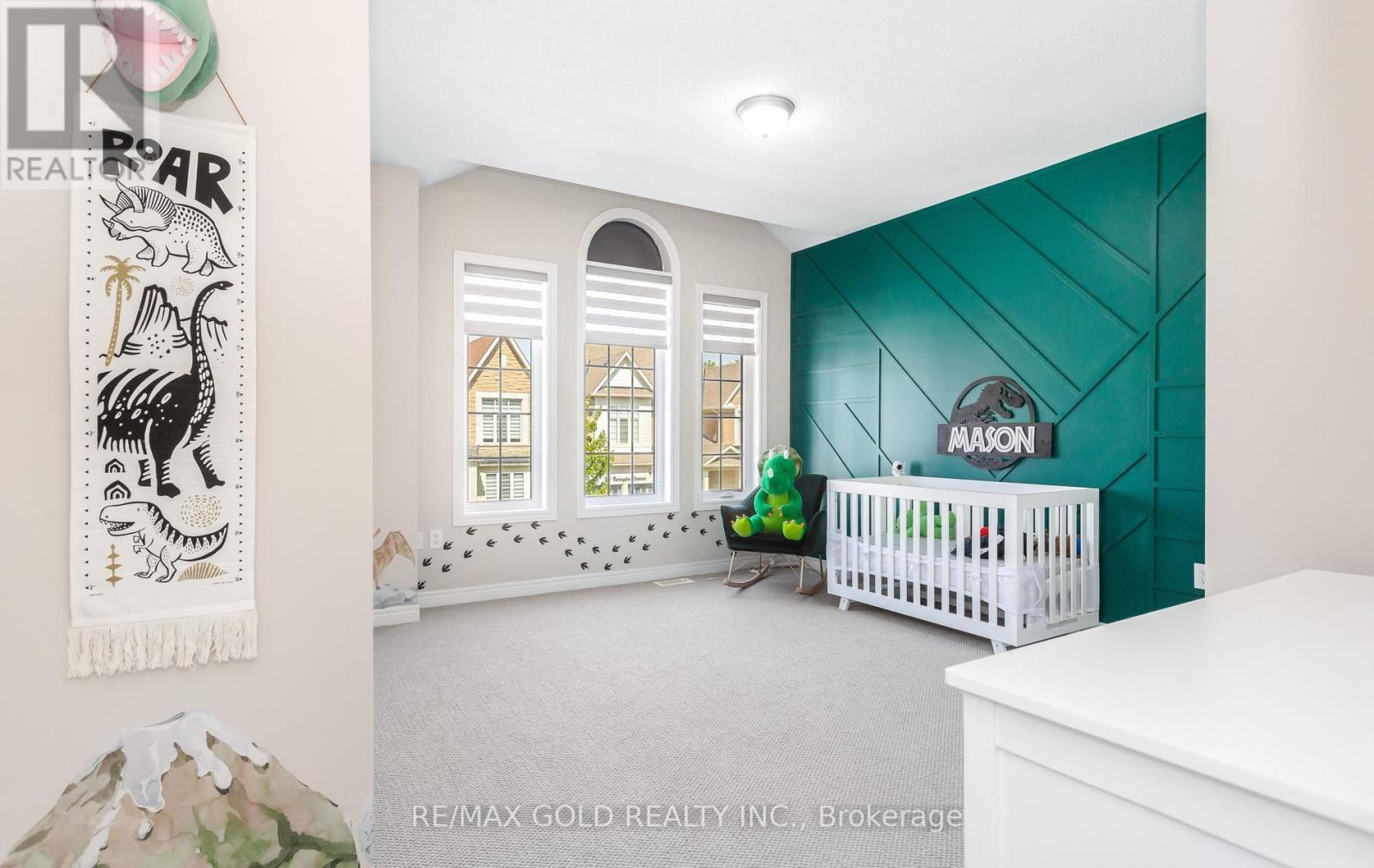 19 FARRINGDON CRESCENT - 30